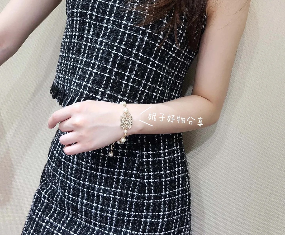 Chanel Hollow CC Diamond Paved Pearl Chain Bracelet - Original Replica Club