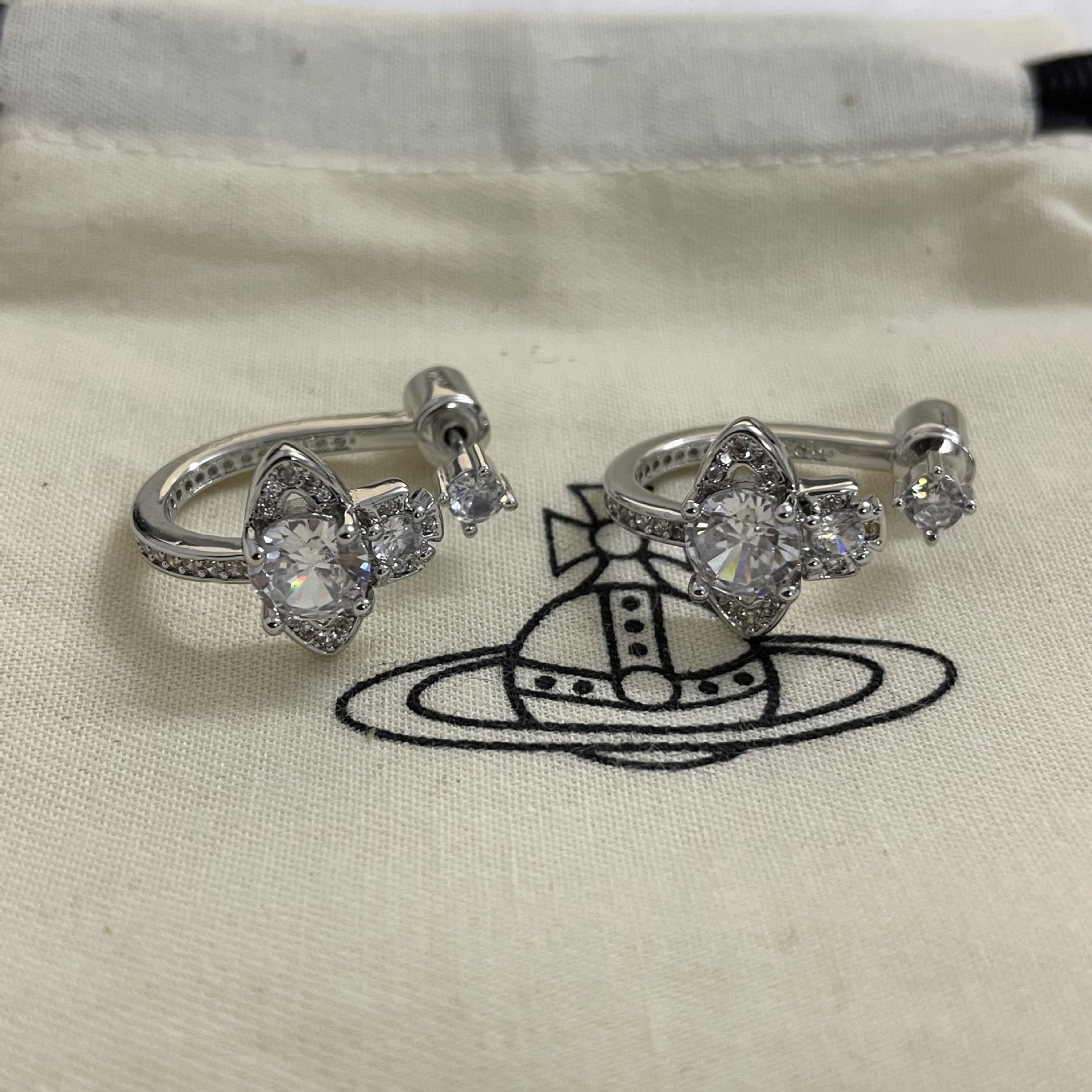 Vivienne Westwood Detachable U Shaped Rhinestone Saturn Earring Stud - Original Replica Club
