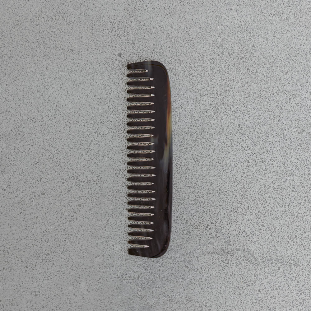 Peigne en corne à denture simple