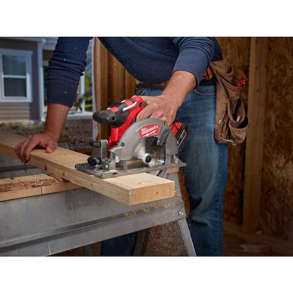M18 FUEL 18V Lithium-Ion Brushless Cordless 6-1/2 in. Circular Saw W/ M18 5.0 Ah Battery - Image 11