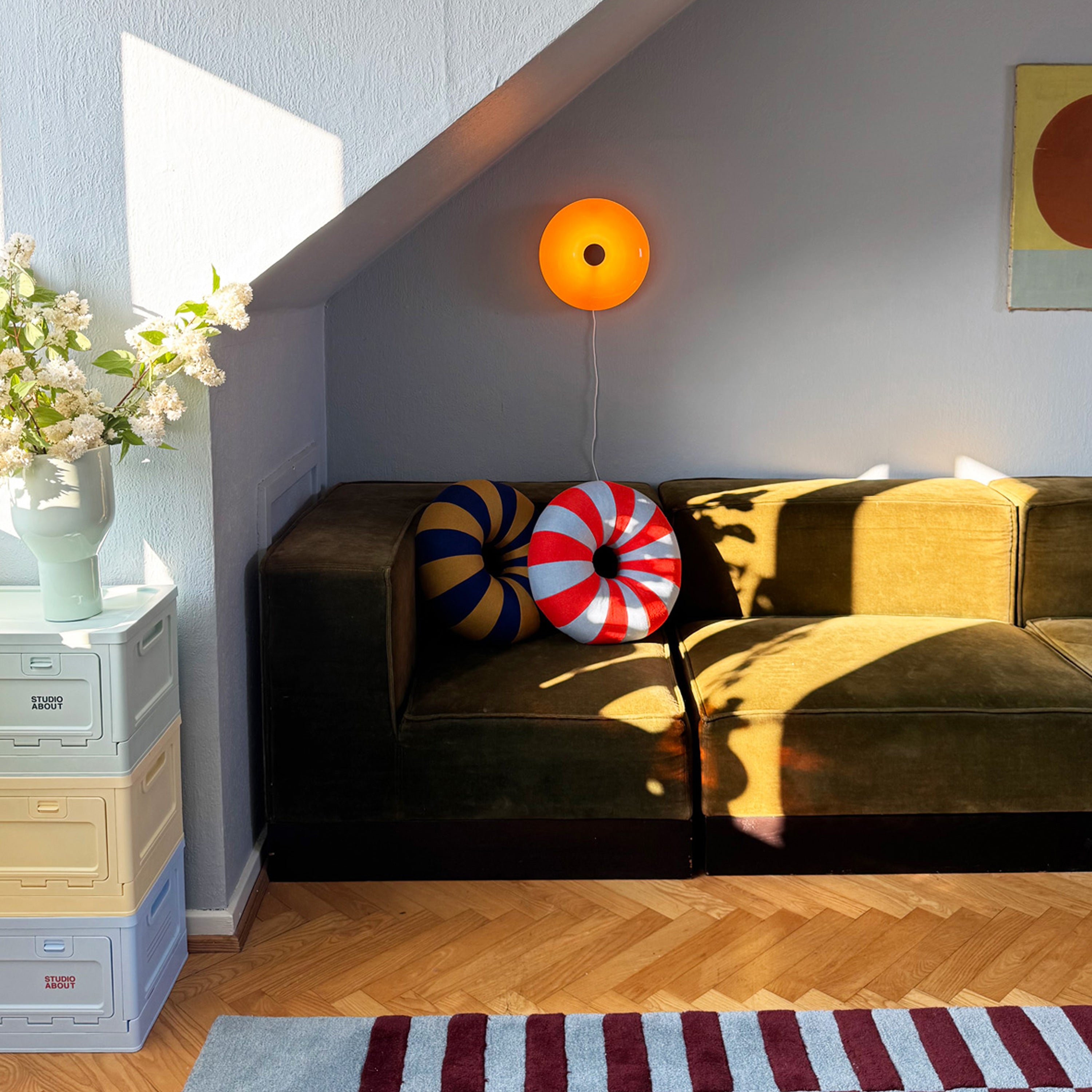 Studio About Float Sierkussen - Dark Blue / Ochre