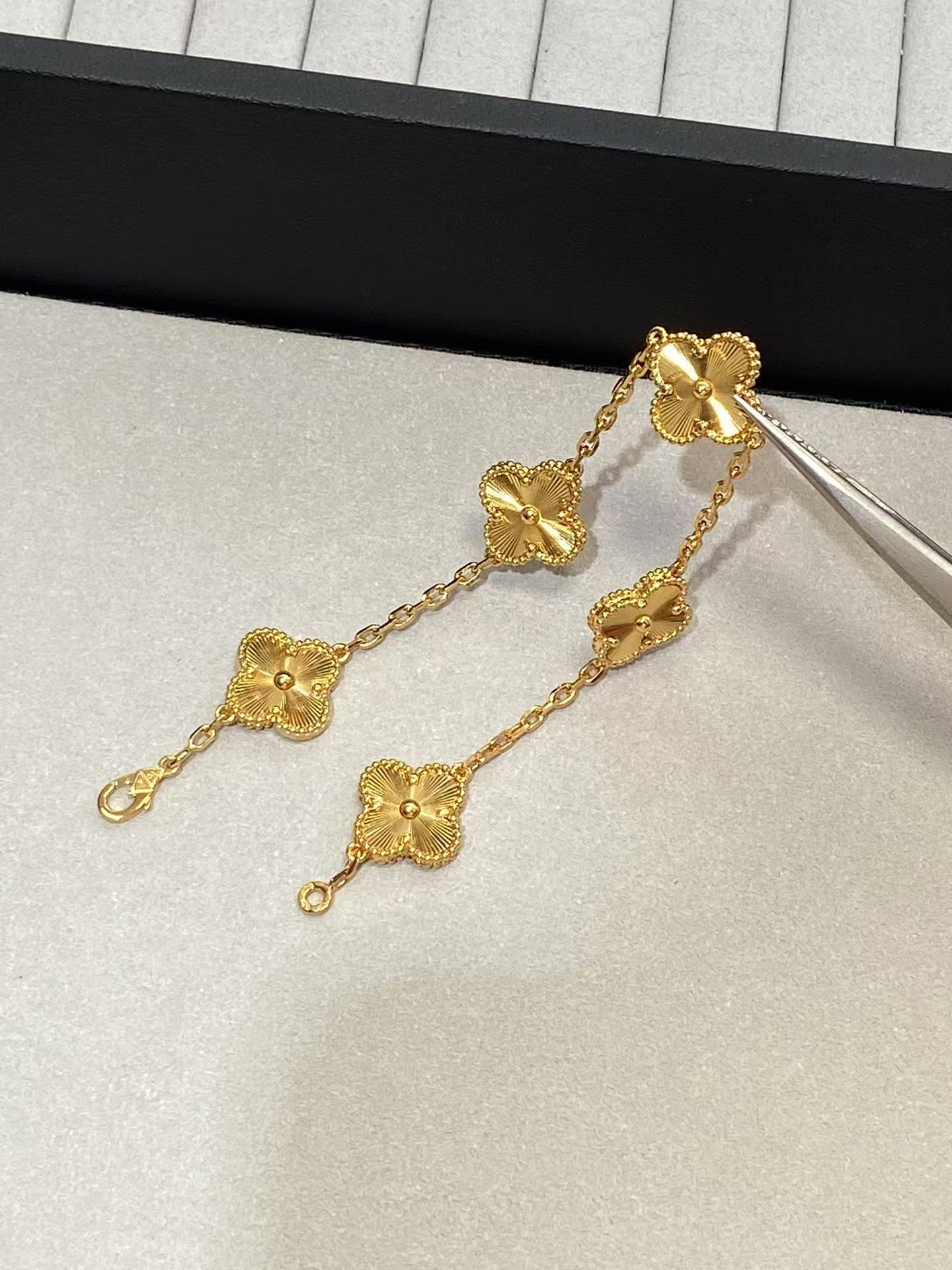 VCA Gold-tone Guilloche Vintage Alhambra Bracelet 5 Motifs - Original Replica Club