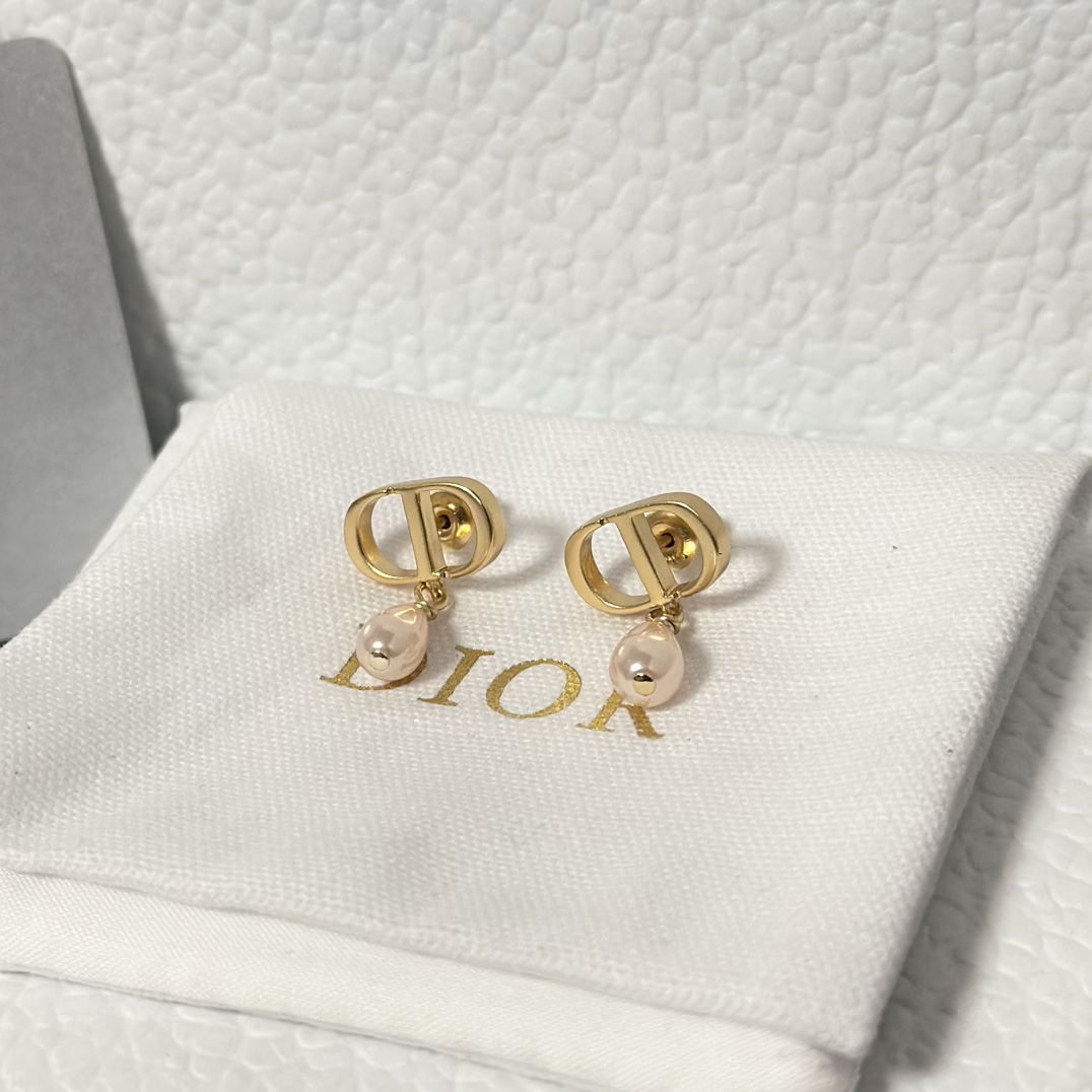 Dior Pink Teardrop Pearl Earrings - Original Replica Club