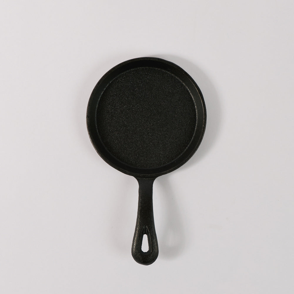 Petite poêle en fonte