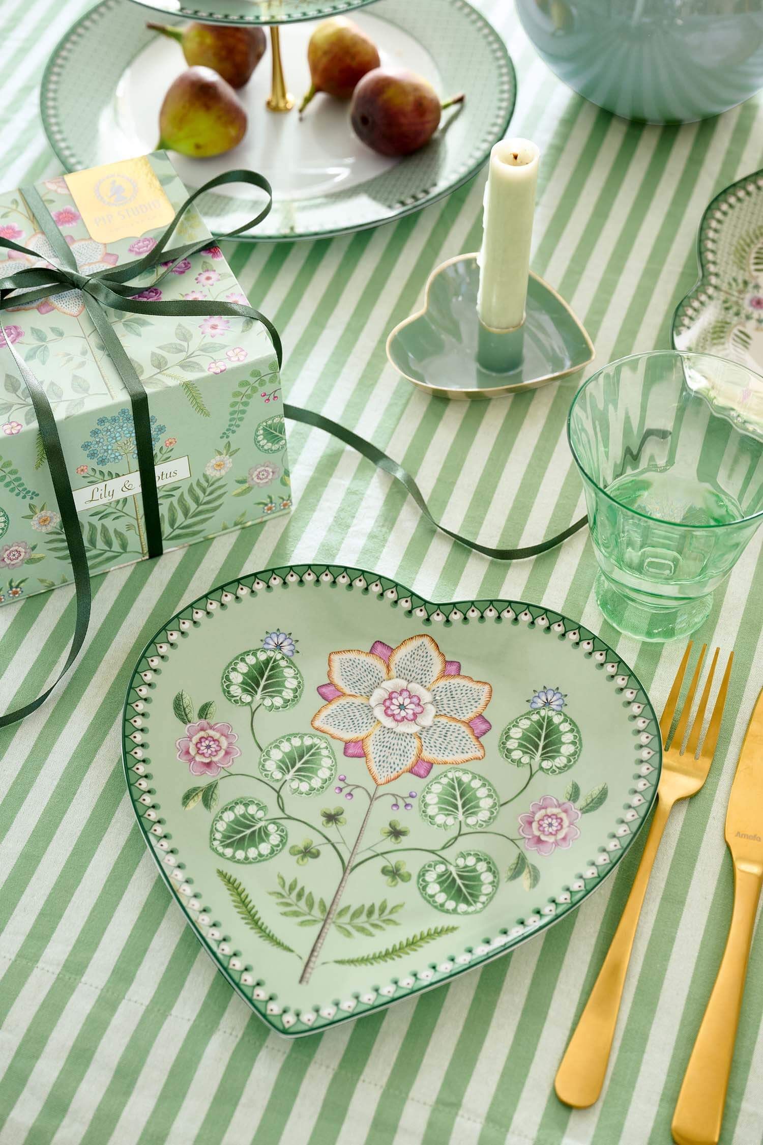 Set/2 Candle Holders Metal Heart Green