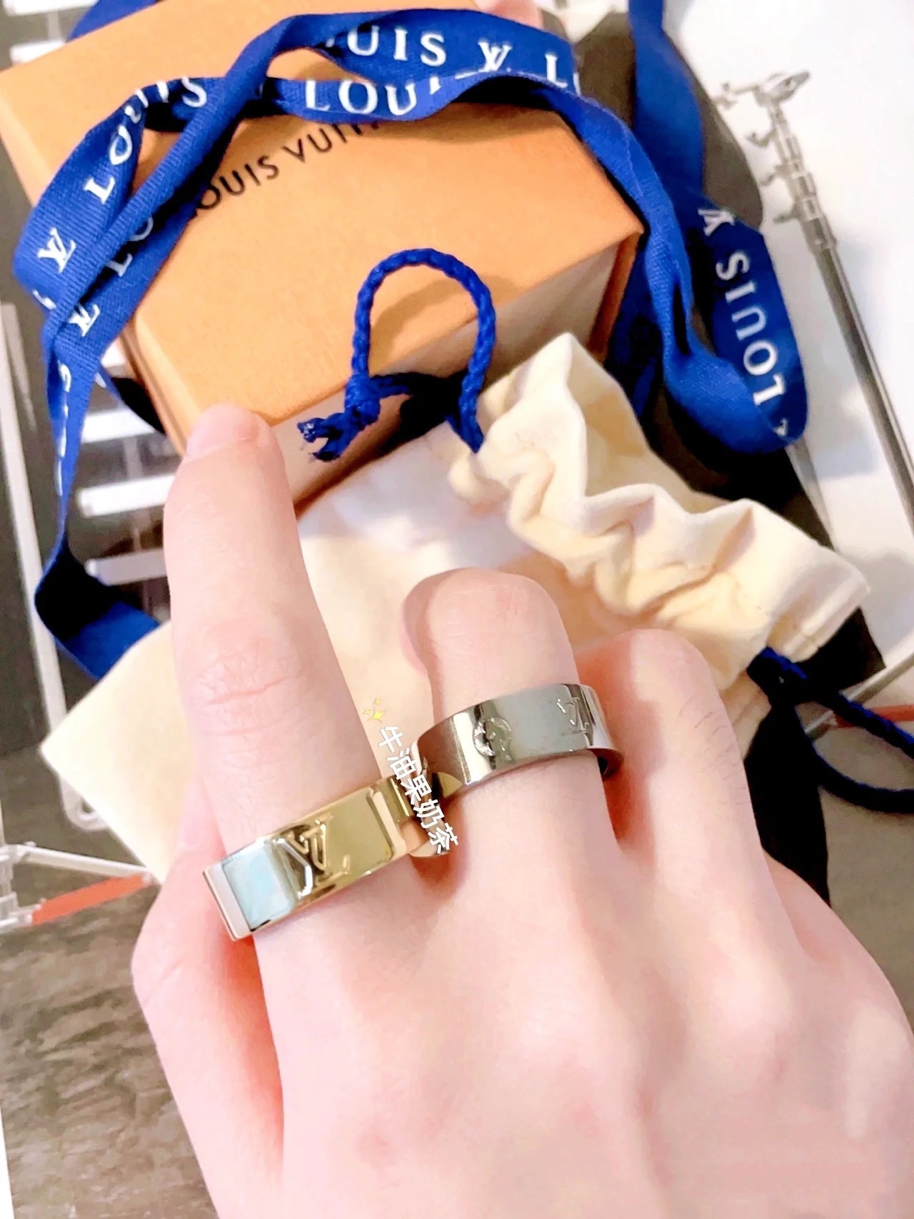 Louis Vuitton Unisex Wide Band Couple Ring - Original Replica Club