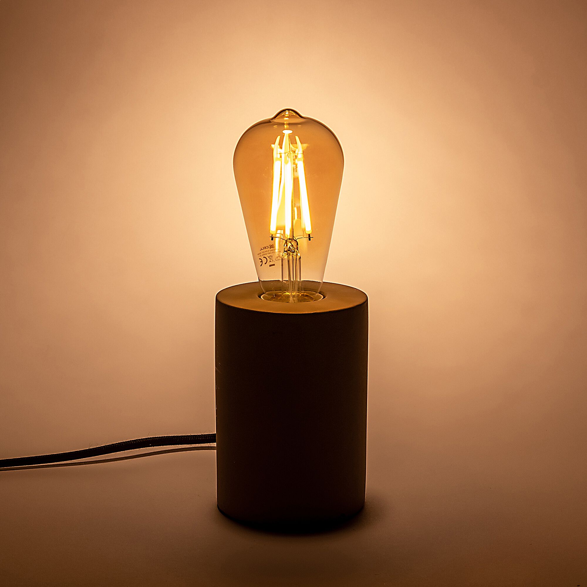 EDIS - Ampoule LED déco à filament poire lumière chaude 8W - ambre D6,4cm