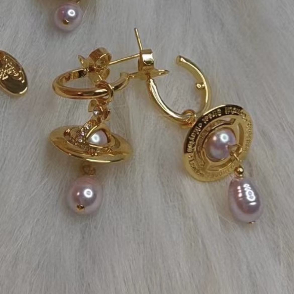 Vivienne Westwood Light Purple Baroque Pearl Earrings - Original Replica Club
