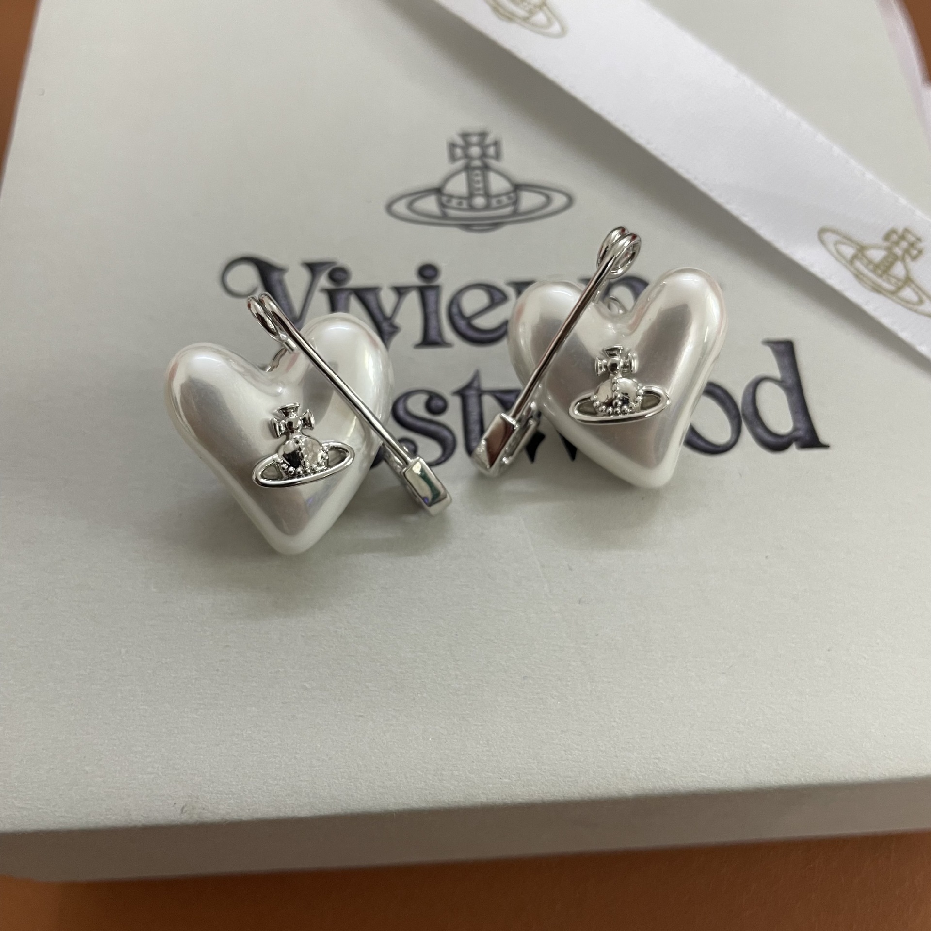Vivienne Westwood Heart Paperclip Saturn Stud Earrings - Original Replica Club