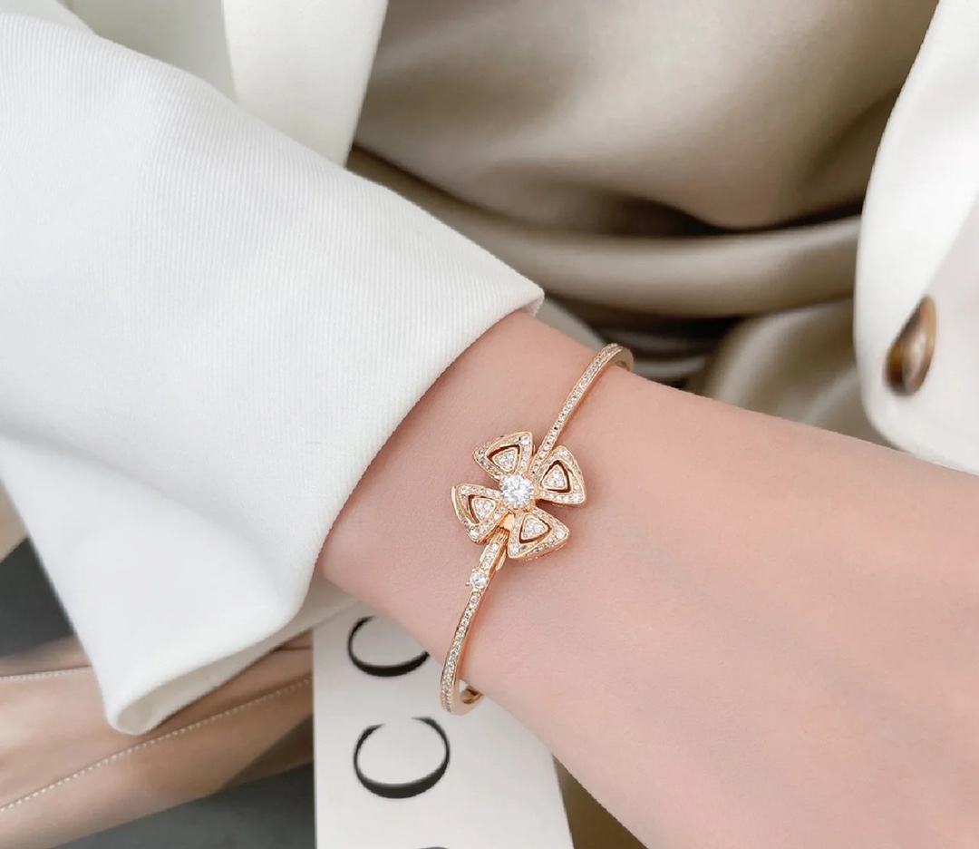 Dupe Bvlgari Fiorever Bracelet Rose Gold Flower Bangle - Original Replica Club