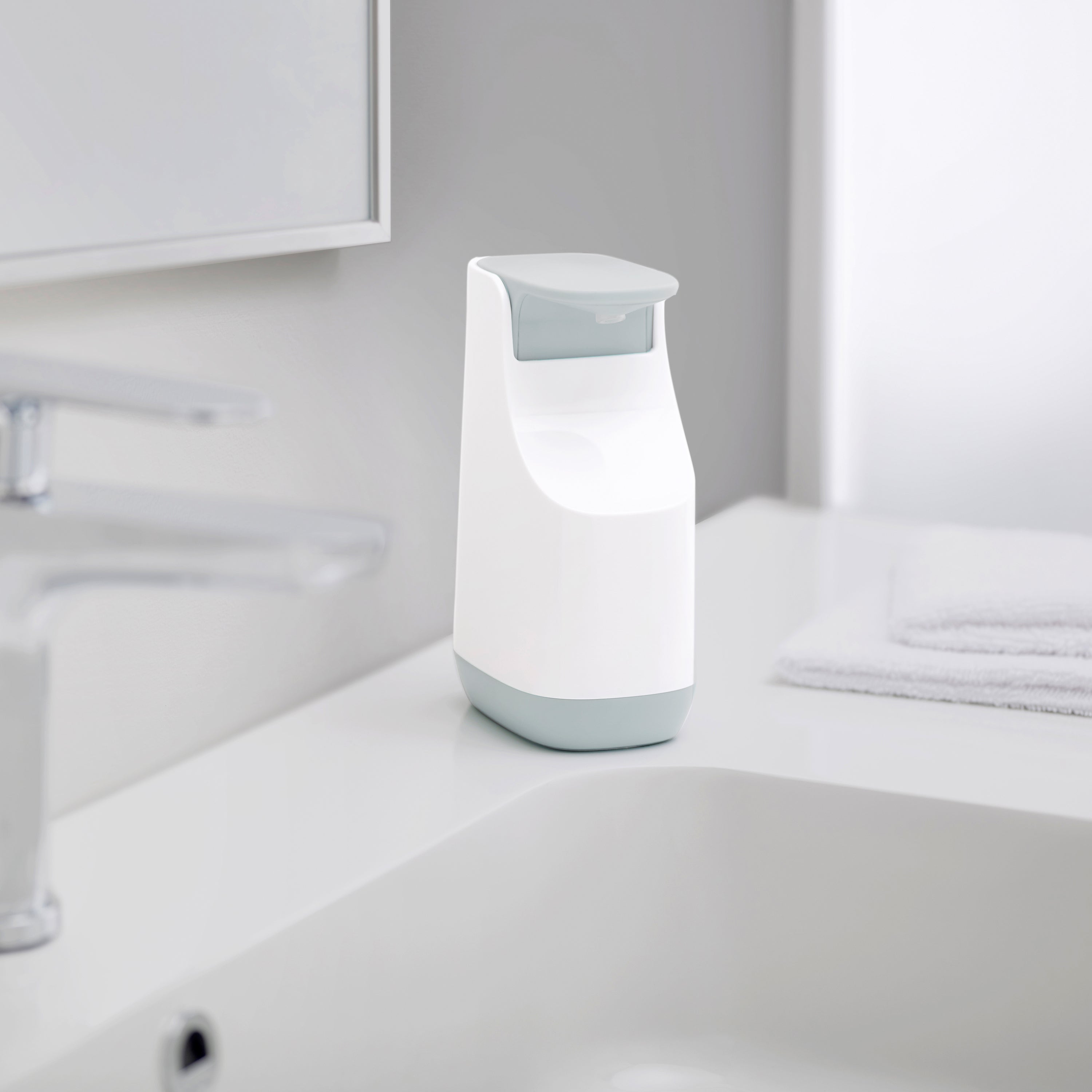 Joseph Joseph Slim Compact Zeepdispenser - Grijs / Wit