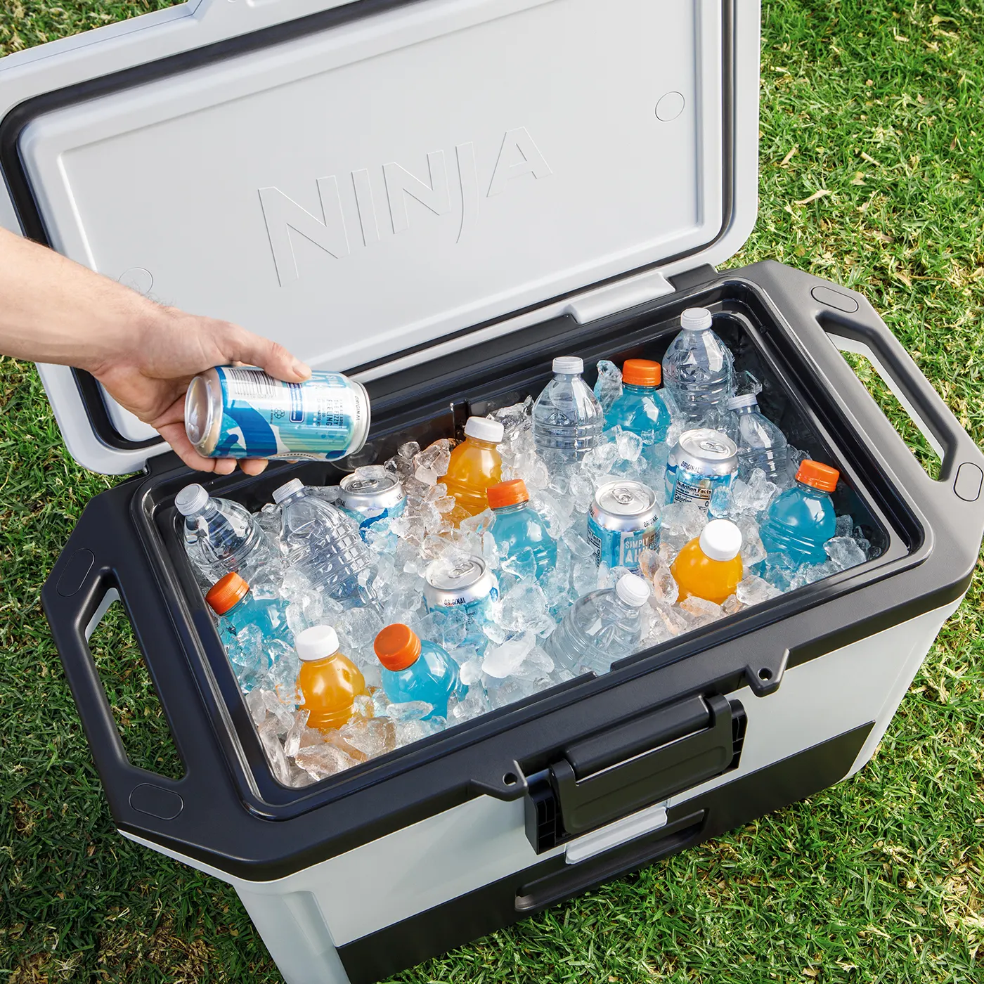 Fits up to 80 cans or 50 bottles