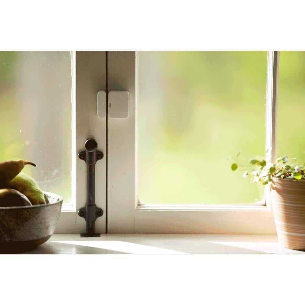 SimpliSafe Smart Home Security System With Base Station, Siren, Keypad, Motion Sensor, 3 Entry Sensors, And Key Fob - Image 5 SimpliSafe Smart Home Security System With Base Station, Siren, Keypad, Motion Sensor, 3 Entry Sensors, And Key Fob - Image 5