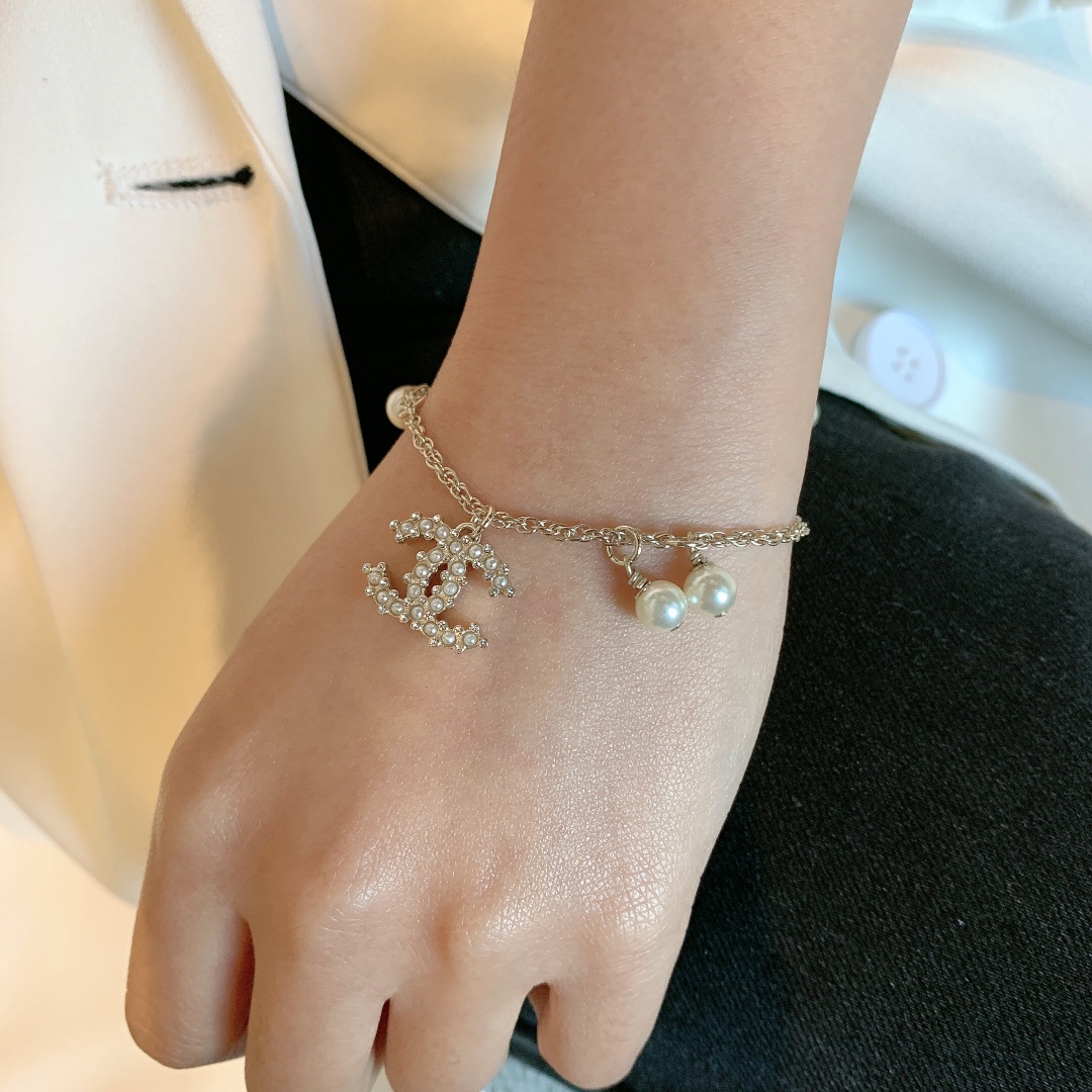 Chanel Pearls CC Charm Chain Bracelet - Original Replica Club