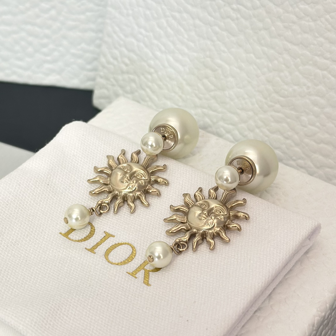 Dior Sun Face Pearl Earrings - Original Replica Club
