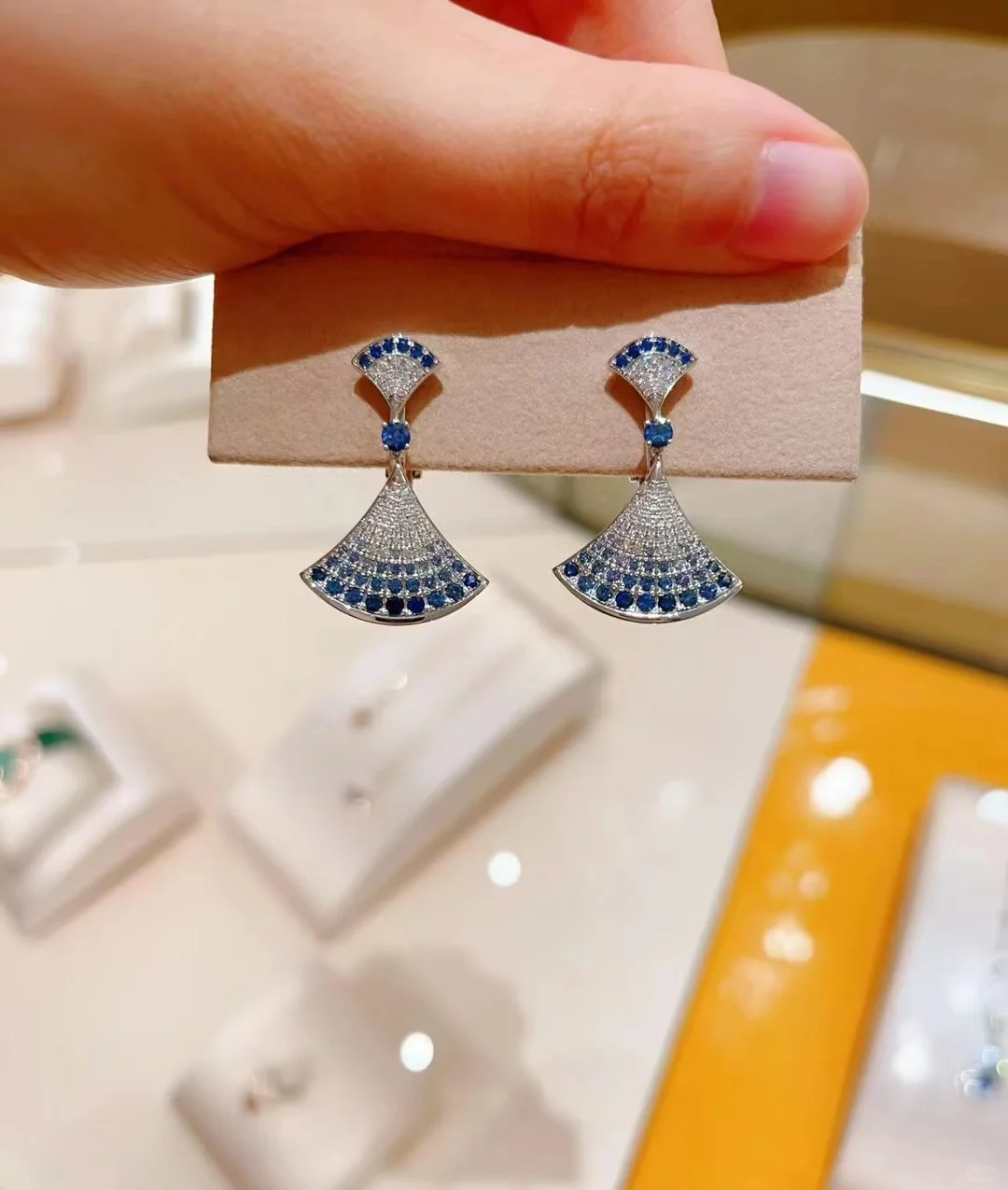 Bvlgari Divas' Dream Earrings - Full Diamond - Original Replica Club