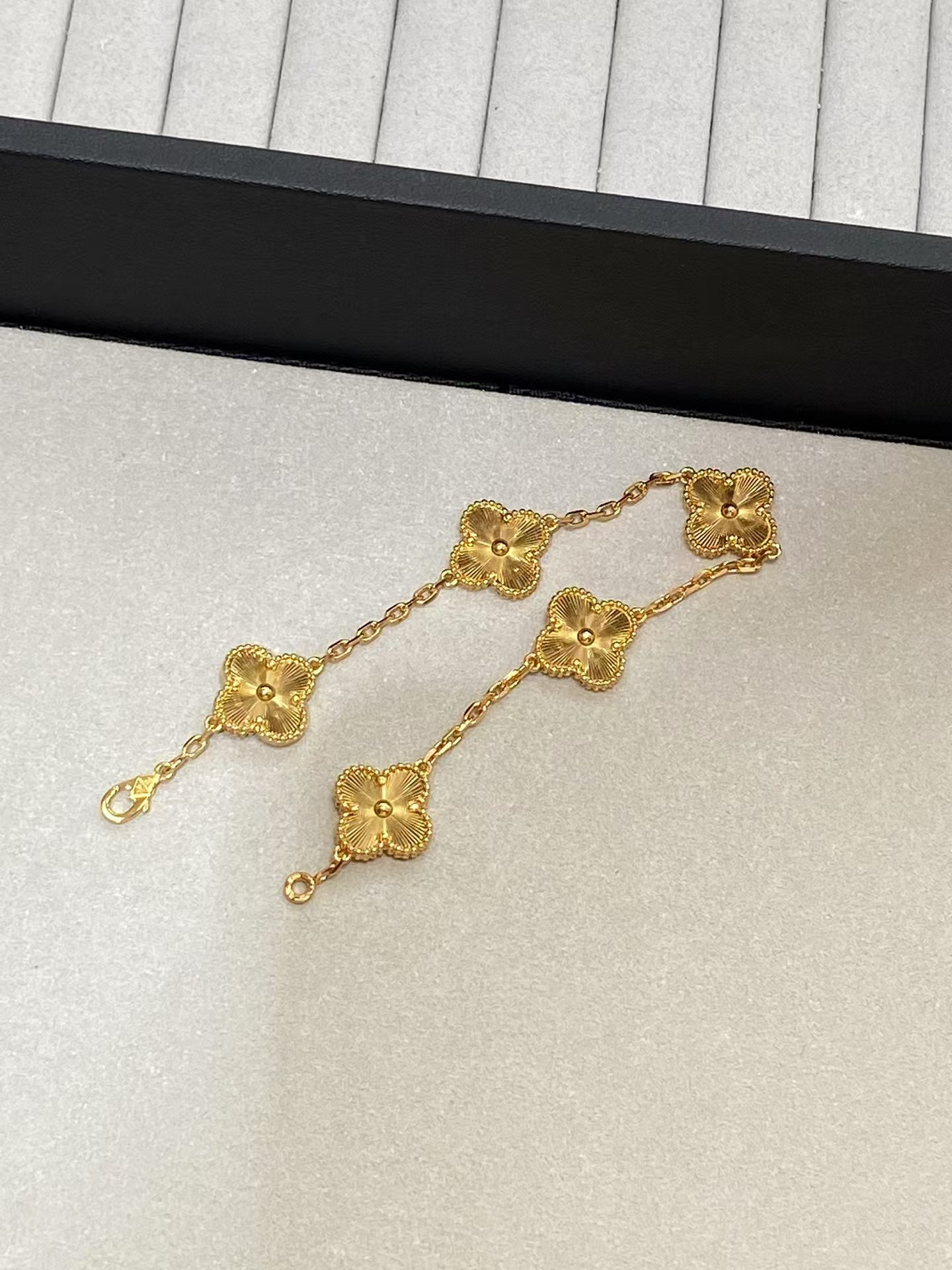 VCA Gold-tone Guilloche Vintage Alhambra Bracelet 5 Motifs - Original Replica Club