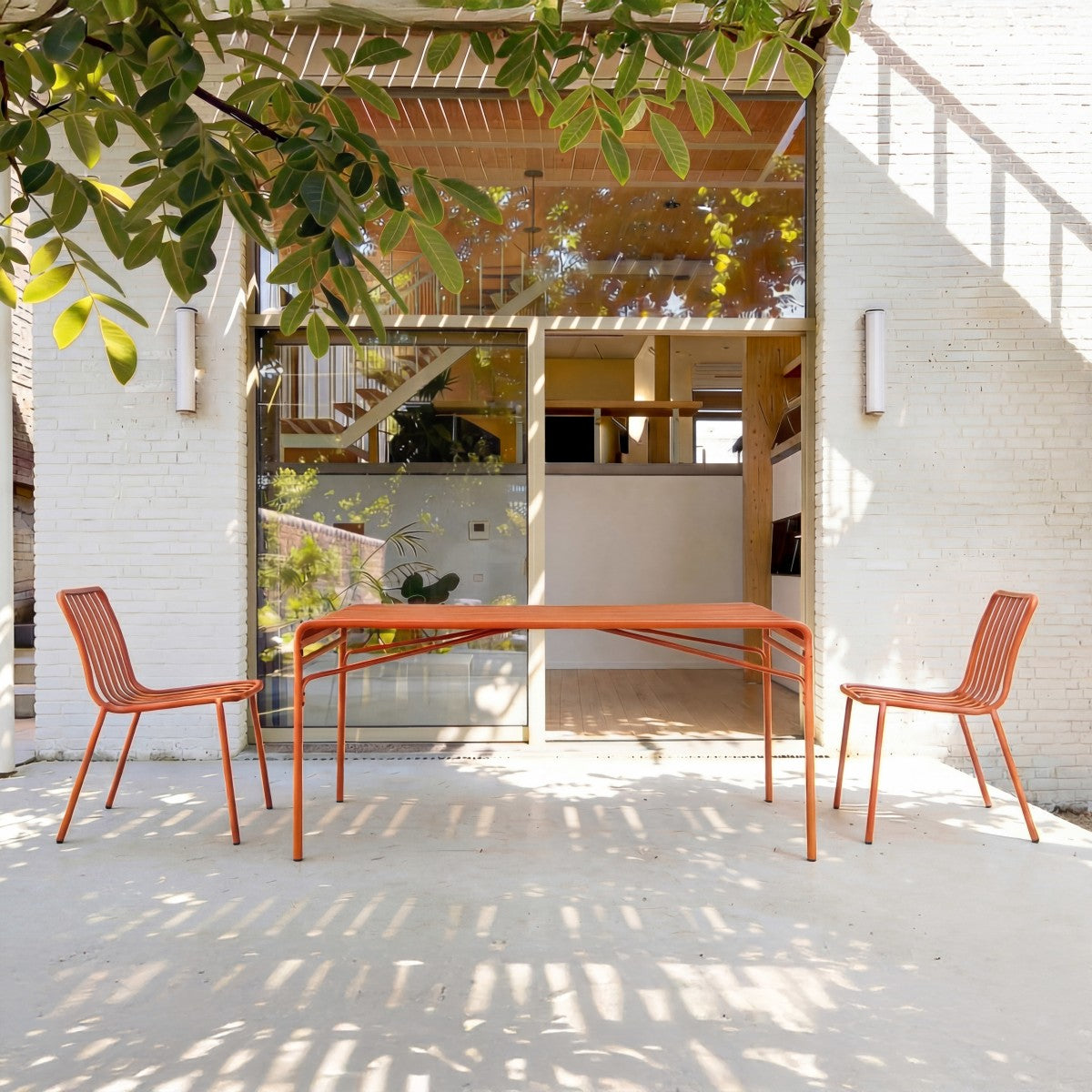 Tikamoon - Gaby - Rechthoekige tuintafel van oranje metaal 4 6 pers.