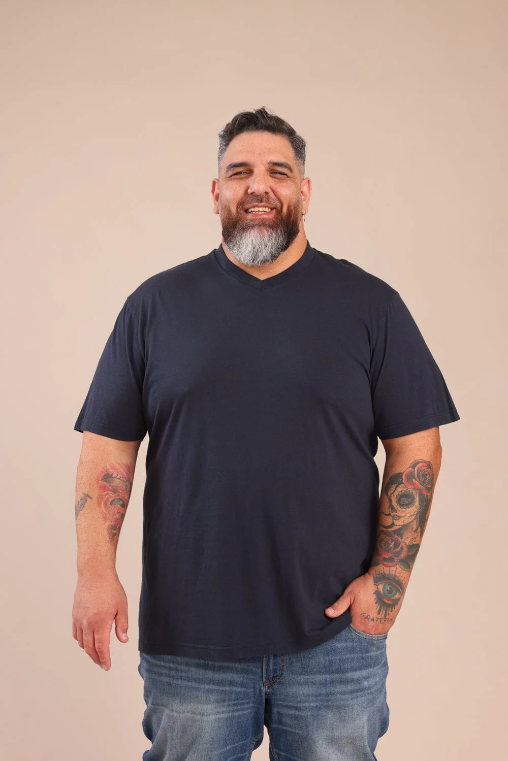 חולצת בייסיק צווארון PLUS SIZE | V