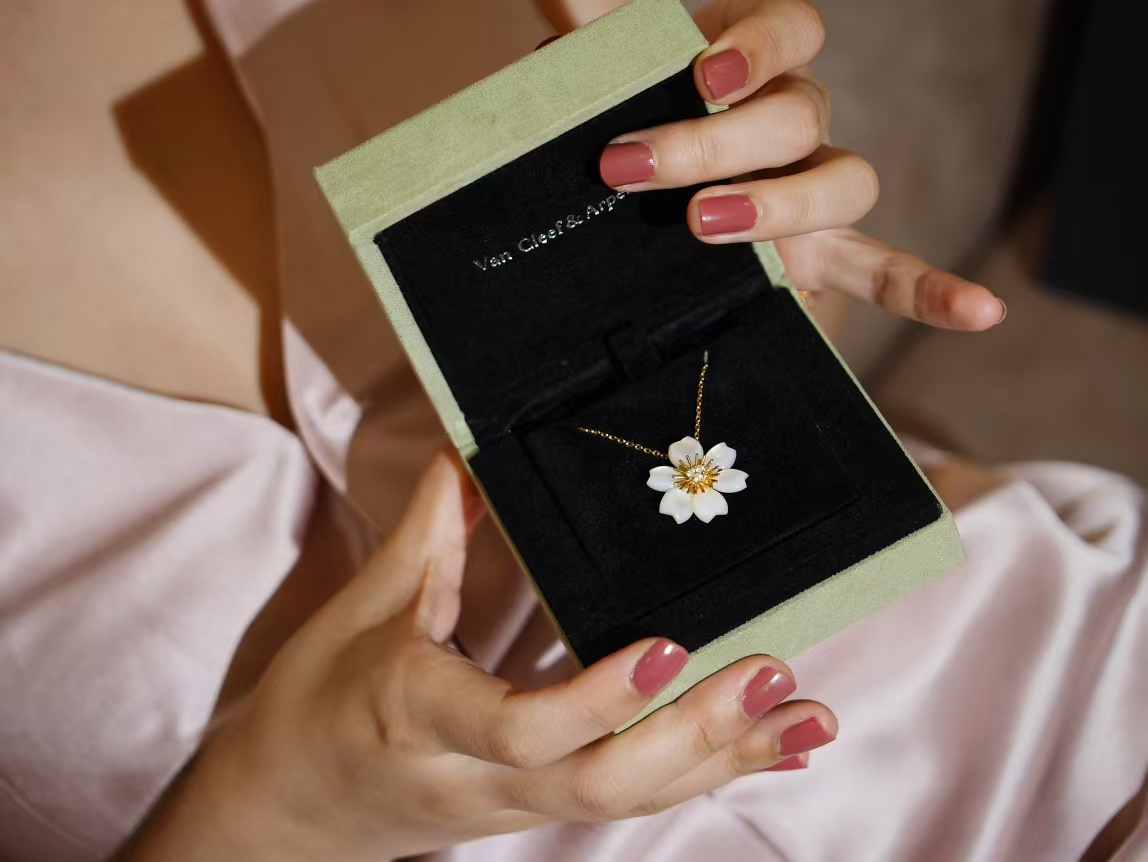 VCA Rose de Noël Pendant Necklace - Mini - Original Replica Club