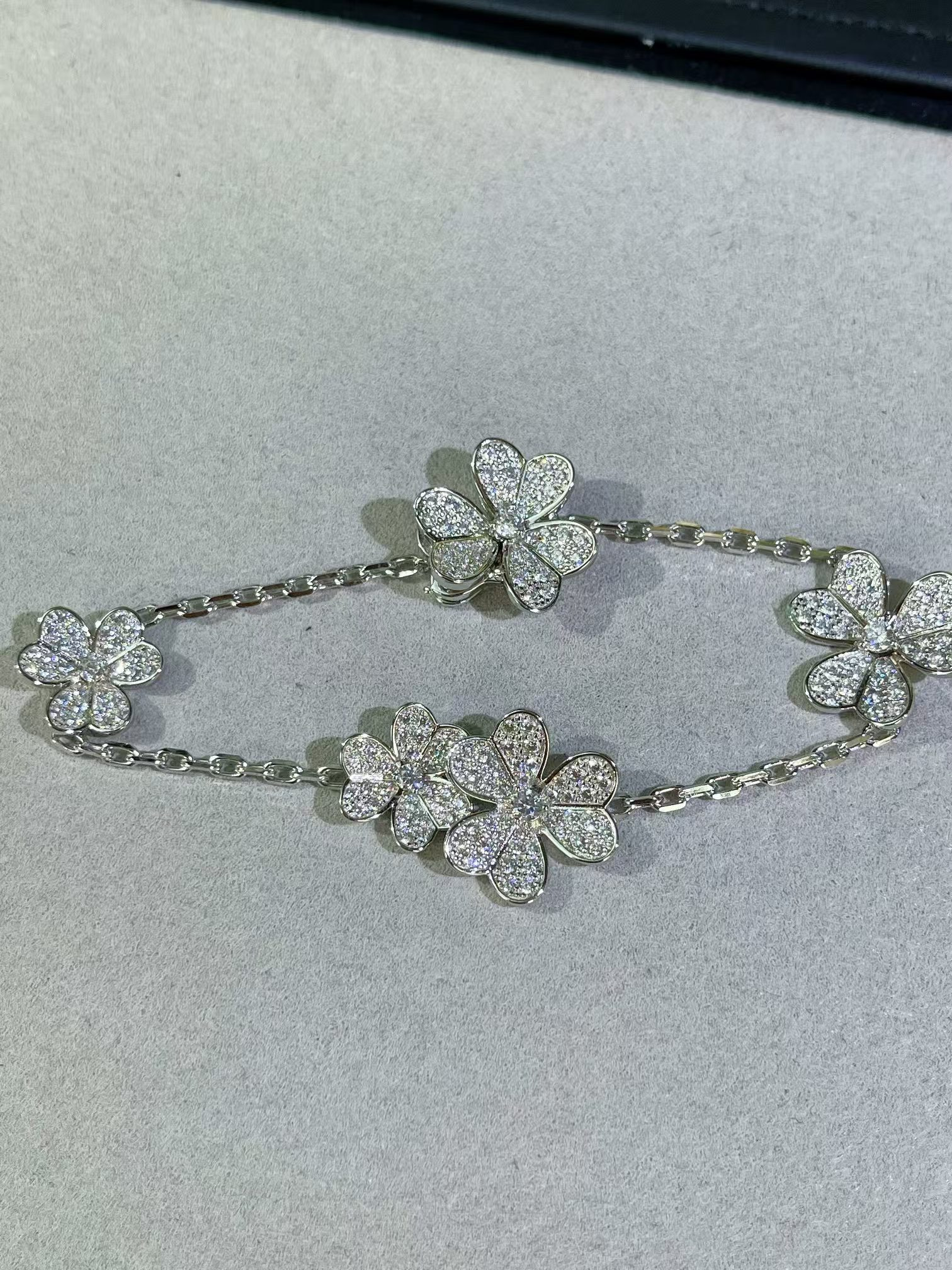 VCA Frivole Flora Bracelet 5 Flowers - Original Replica Club