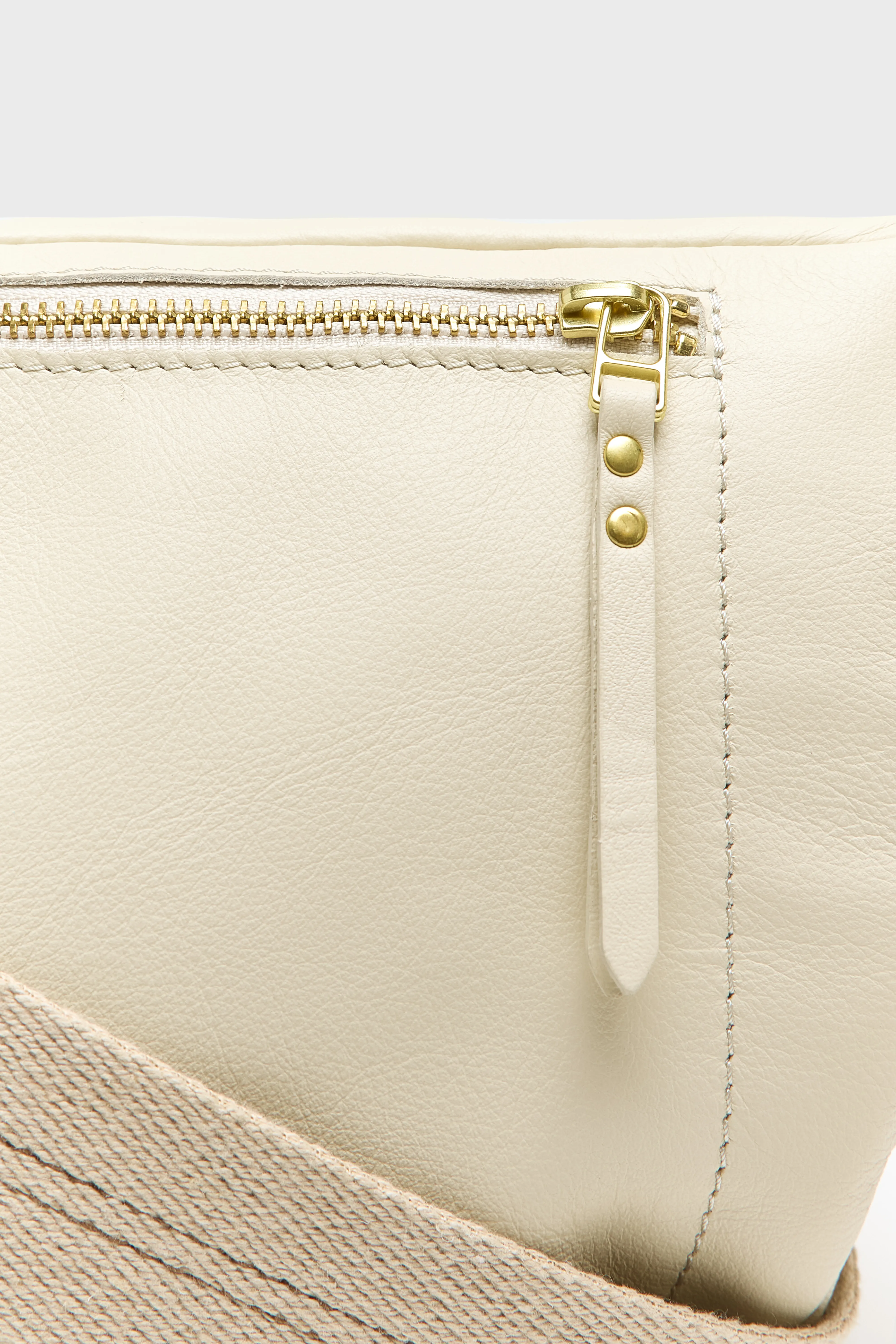 Bellerose Souply ecru leather sling bag (251 / W / RICE)