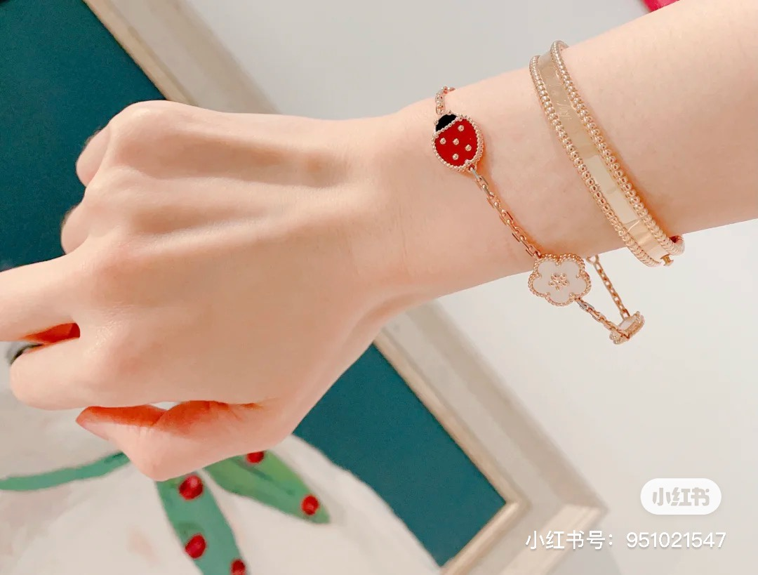 VCA Fauna Ladybug Lucky Spring Bracelet, 5 Motifs - Original Replica Club