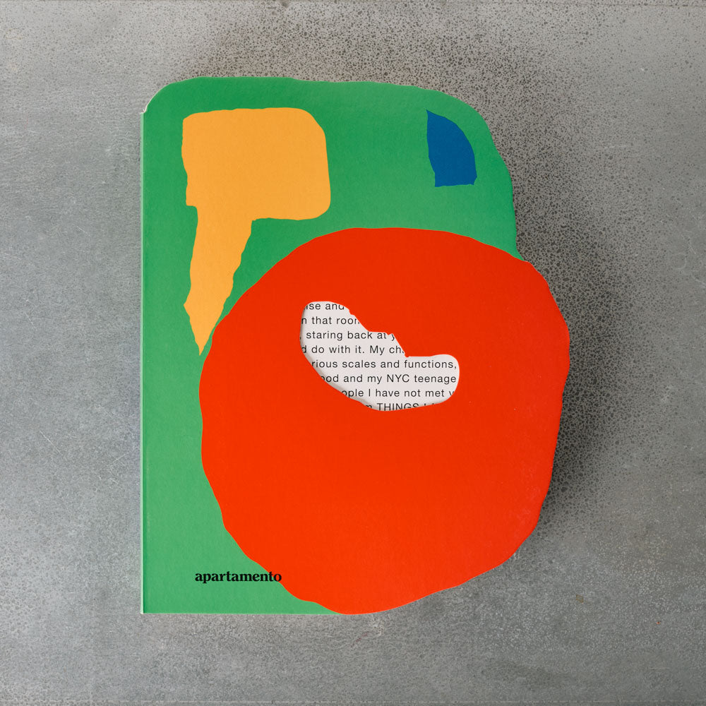 Livre - A Thing on a Table in a House