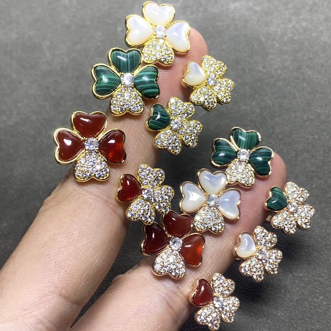 VCA Cosmos Between the Finger Ring - Original Replica Club
