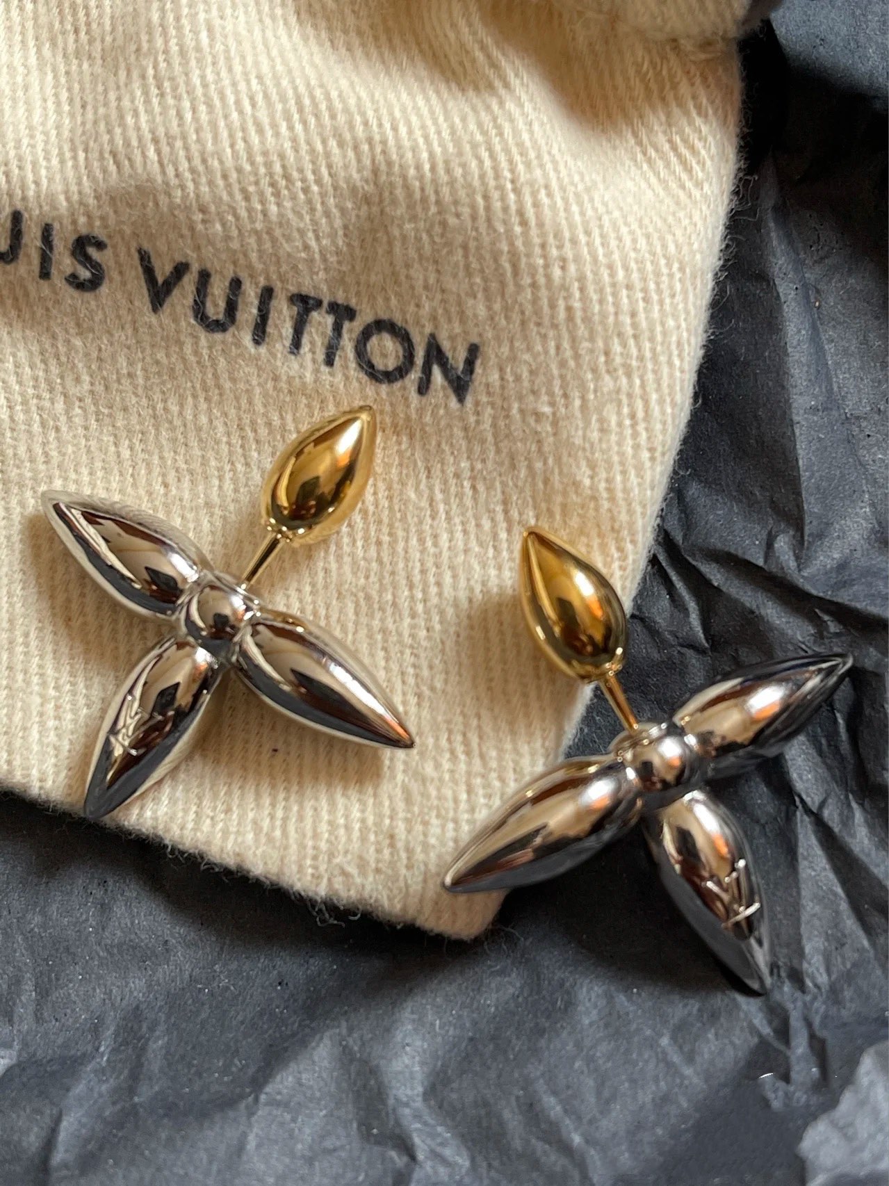 Louis Vuitton Mixed Metal Color Blossom Louisette Earrings - Original Replica Club