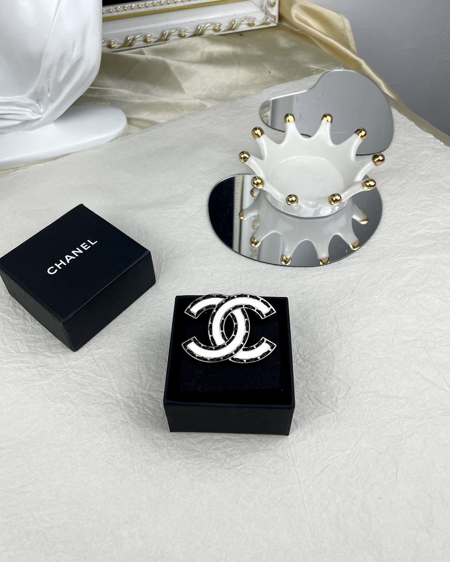 Chanel White Enamel Leather Woven CC Brooch - Original Replica Club