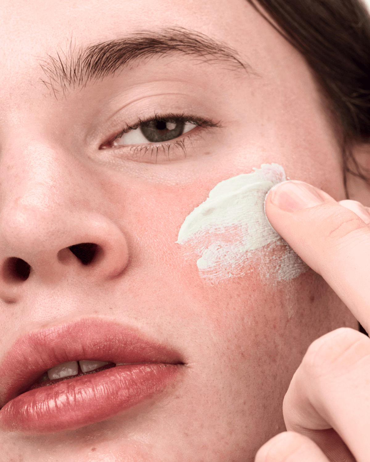 Redness Solutions Daily Protective Base Broad Spectrum SPF 15