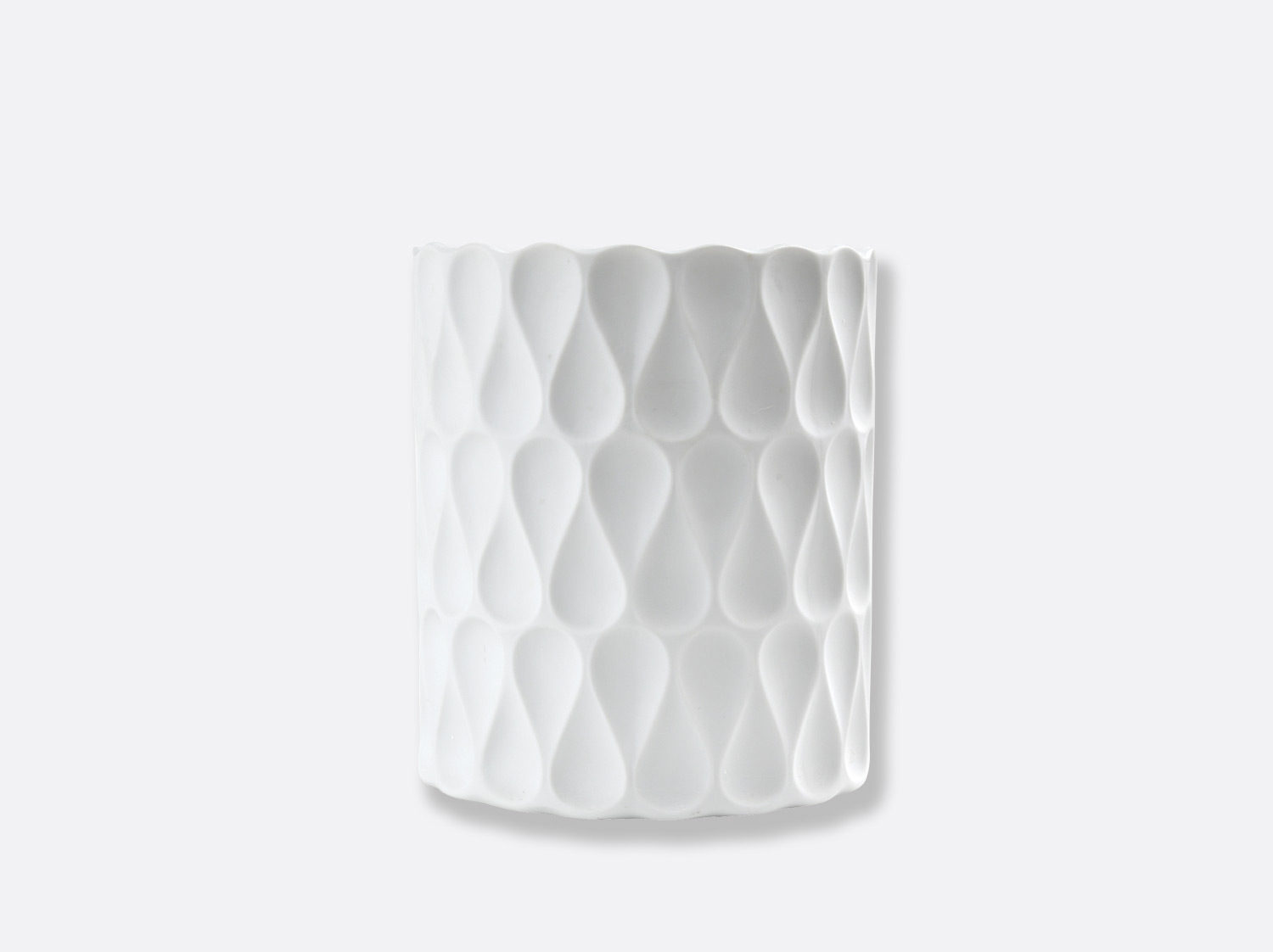 Vase en biscuit H. 17,5 cm