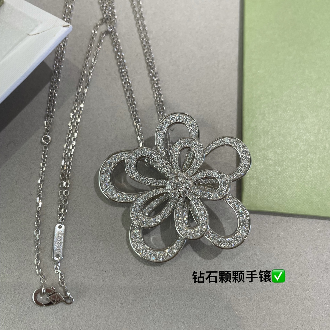 VCA Hollow Flower Detachable Pendant Necklace & Brooch 2-in-1 - Original Replica Club