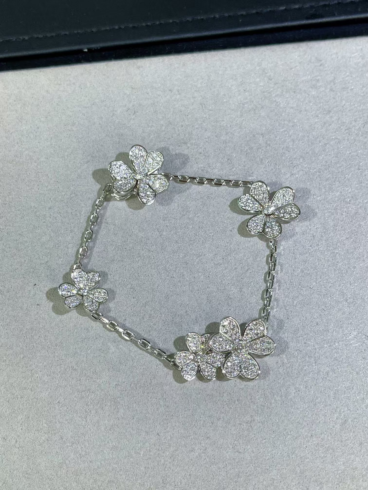 VCA Frivole Flora Bracelet 5 Flowers - Original Replica Club