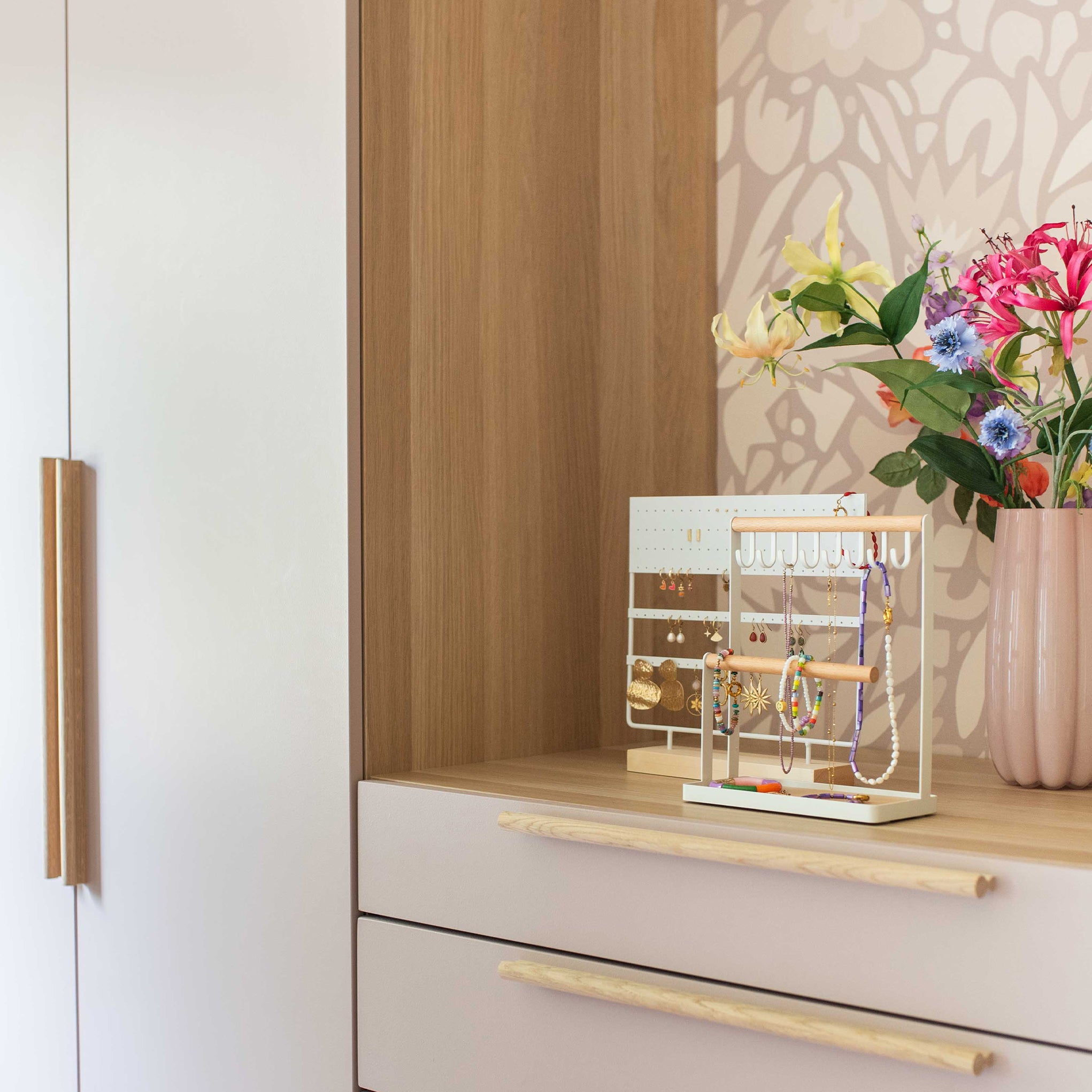 LYVION Oorbellenrekje rechthoek - hout en metaal - Bruin en wit