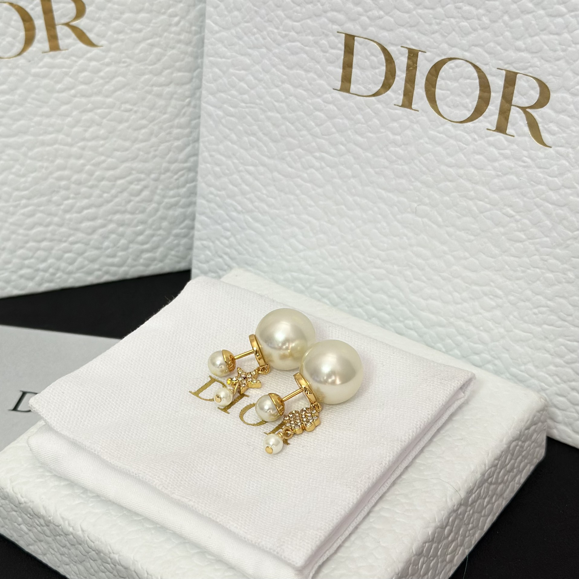 Dior Asymmetric Star Clover Dangle Pearl Earrings - Original Replica Club