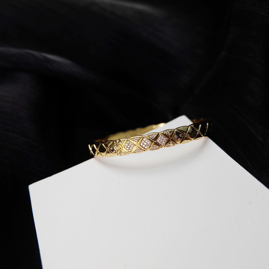 Chanel Diamond Coco Crush Bangle Bracelet - Wide Version - Original Replica Club