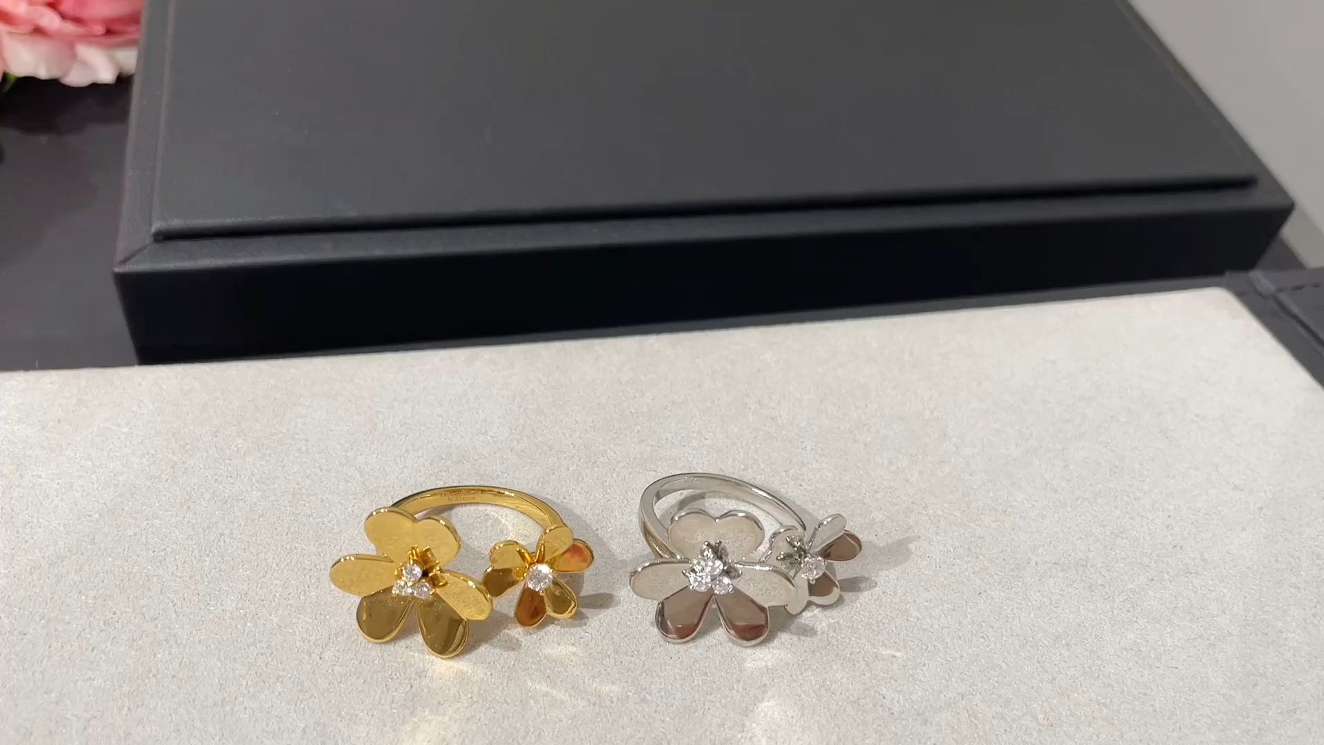 VCA 2 Flowers Frivole Between the Finger Ring - Original Replica Club