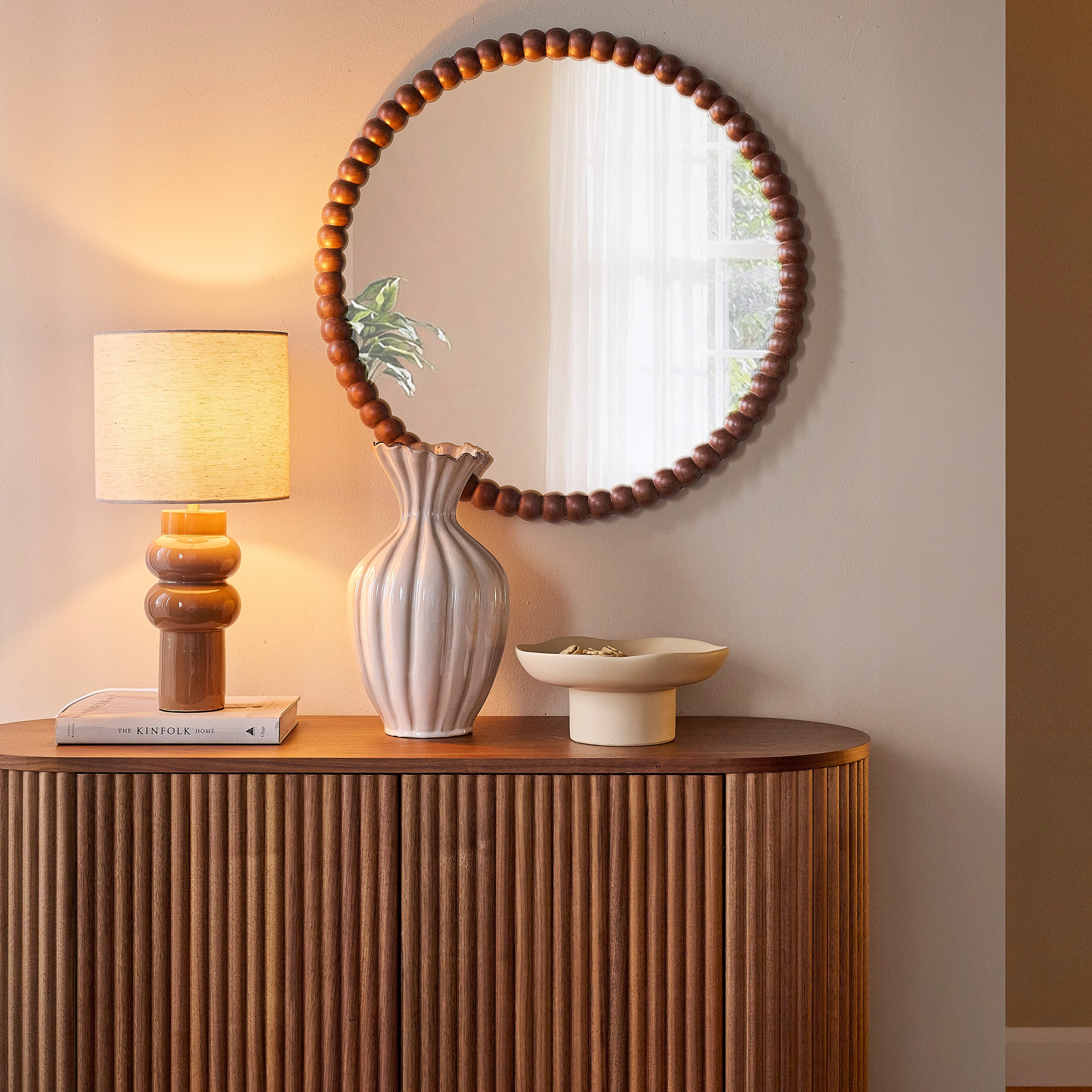 by fonQ Pompom Spiegel Ø 71 cm - Walnoot