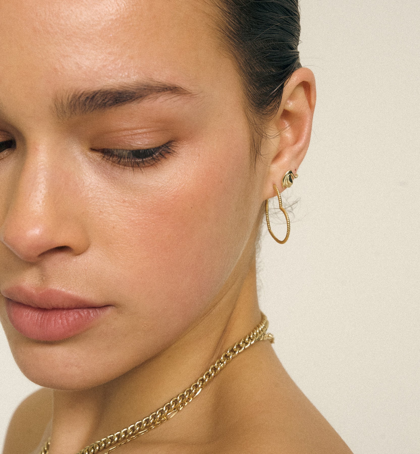 Single Golden Swan Stud 14K
