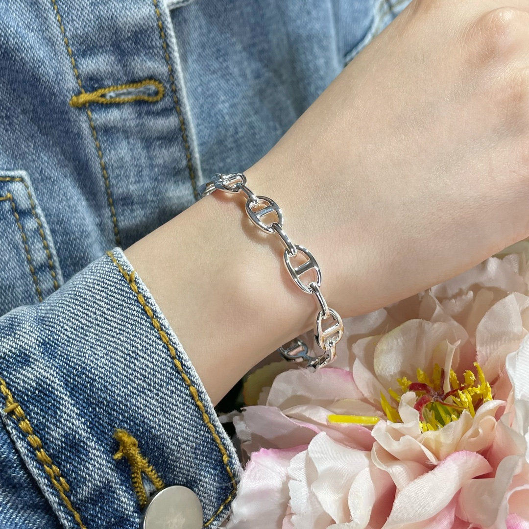 Hermes Plain Surface Pig Nose Bangle Bracelet - Original Replica Club