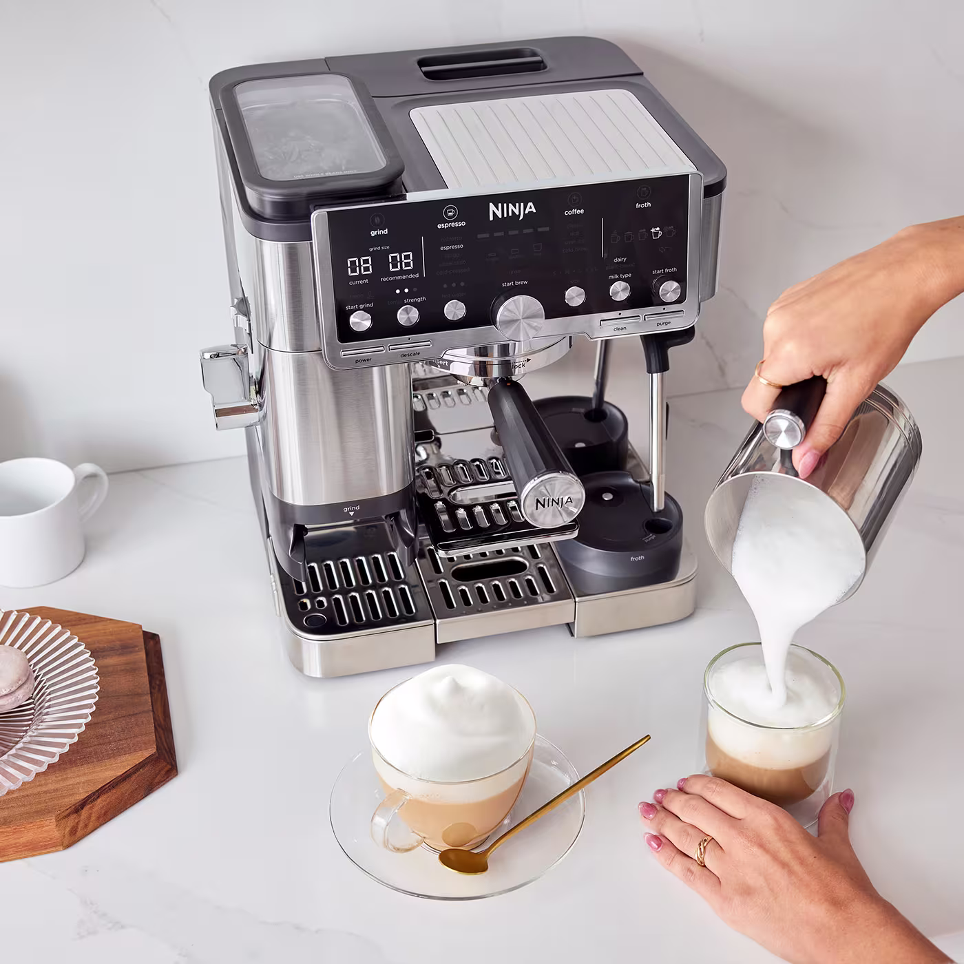 Create a range of café-quality coffee drinks at home