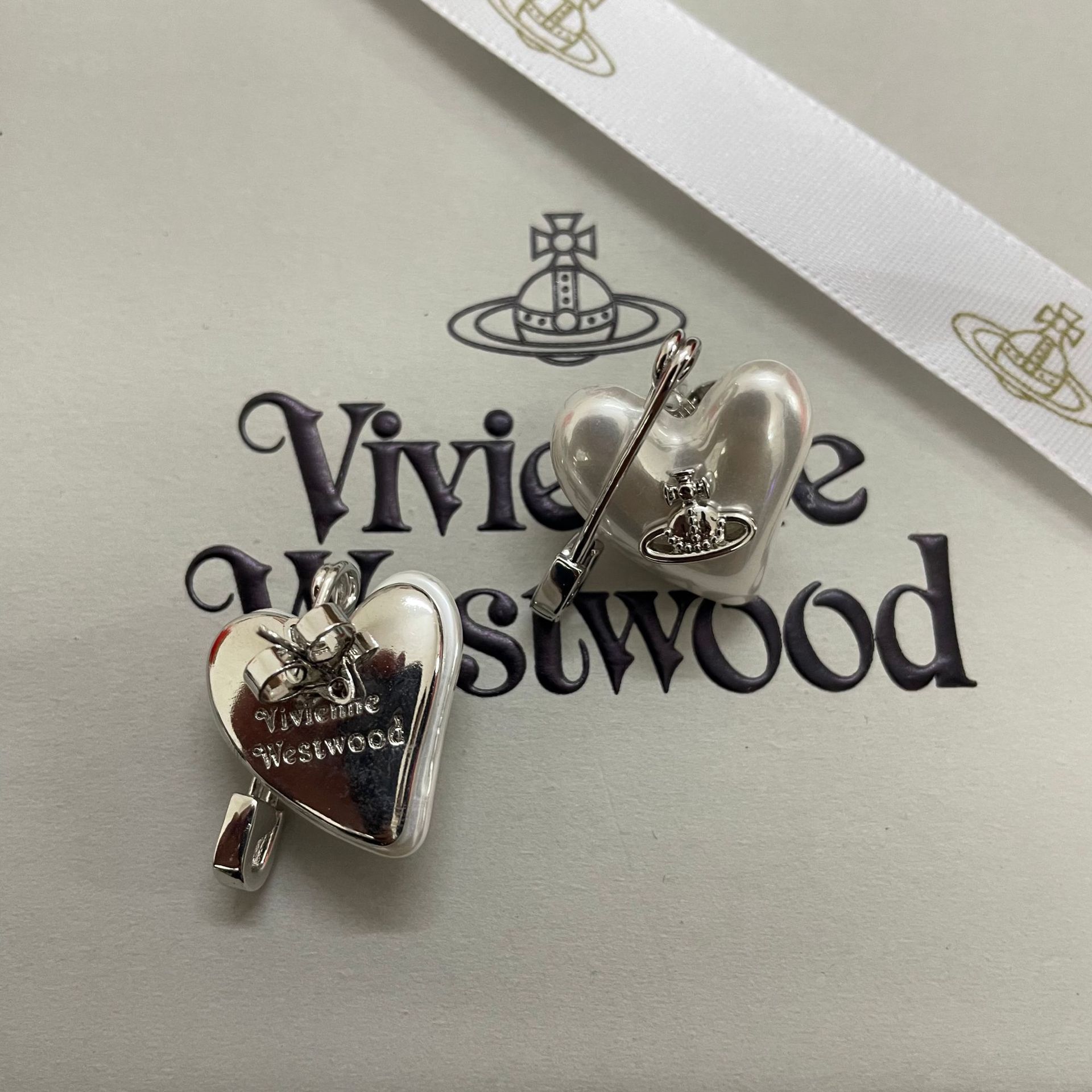 Vivienne Westwood Heart Paperclip Saturn Stud Earrings - Original Replica Club
