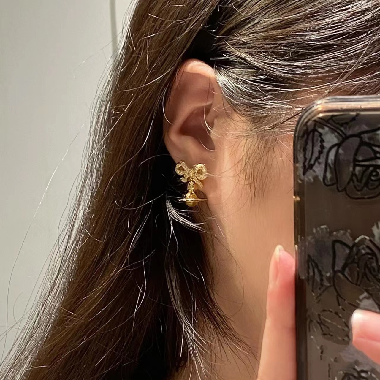 Vivienne Westwood Bowknot Crystal Saturn Earrings - Original Replica Club