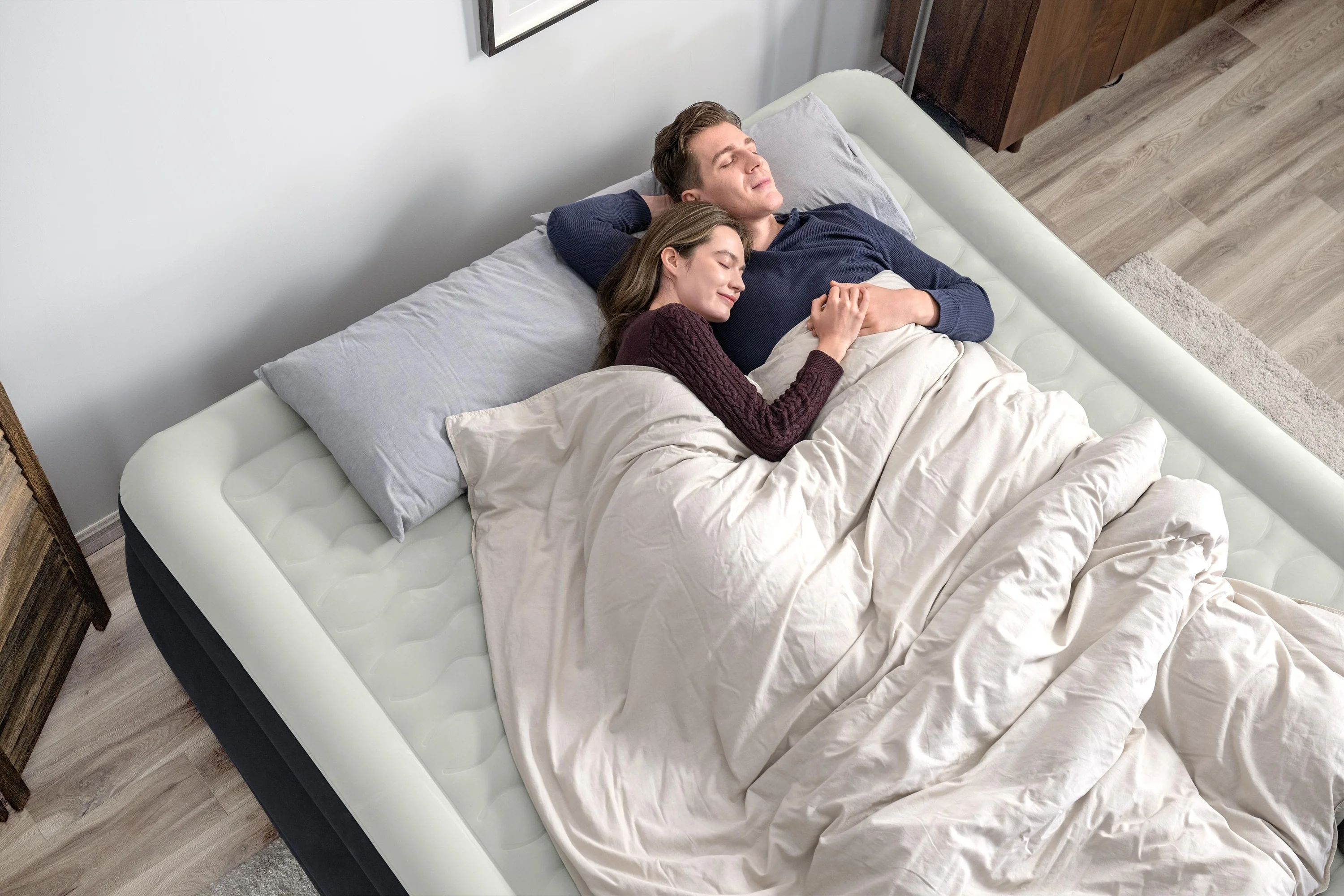 Bestway Tritech Air Mattress King 24" with Built-in AC Pump Included - Image 10