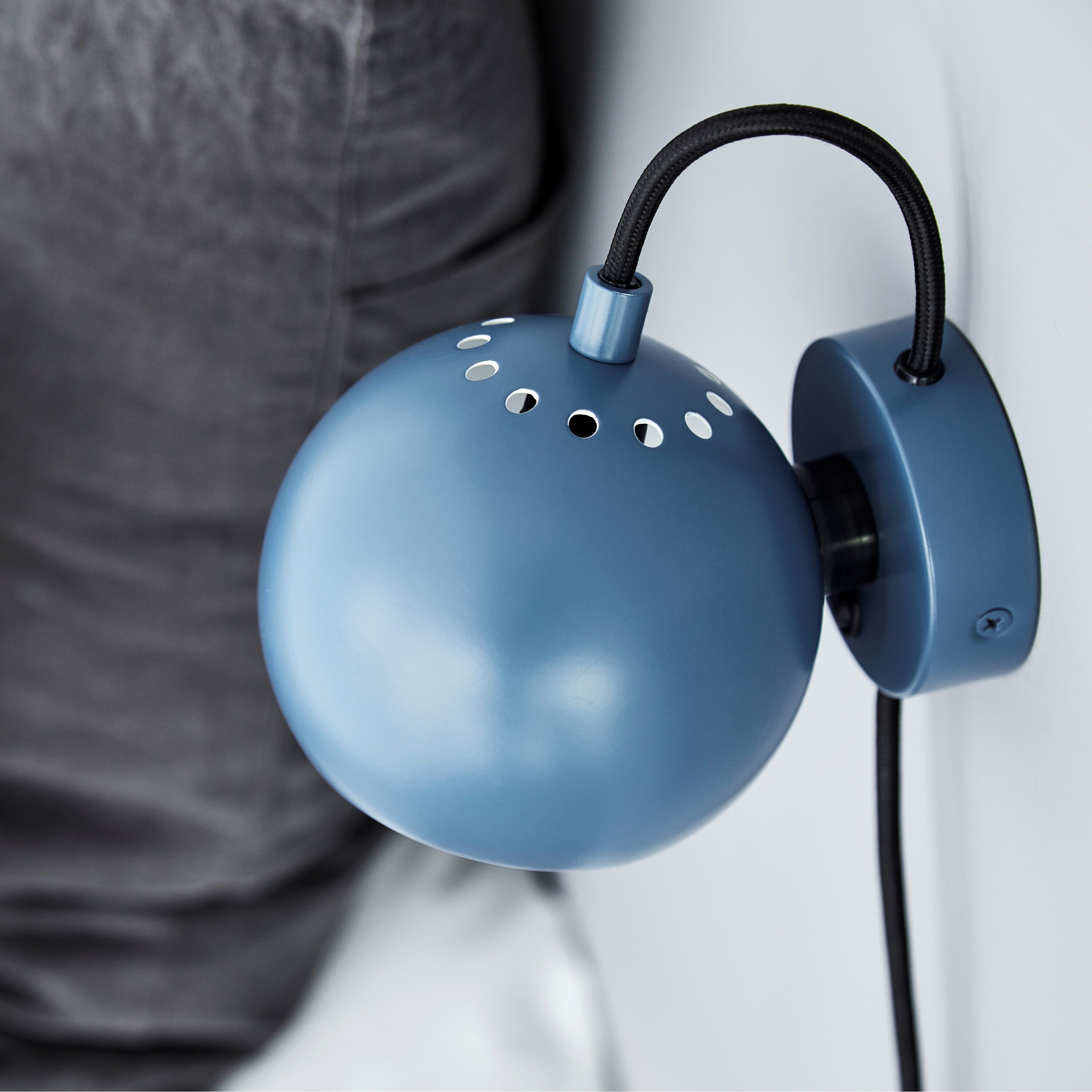 Frandsen Ball Magnet Wandlamp