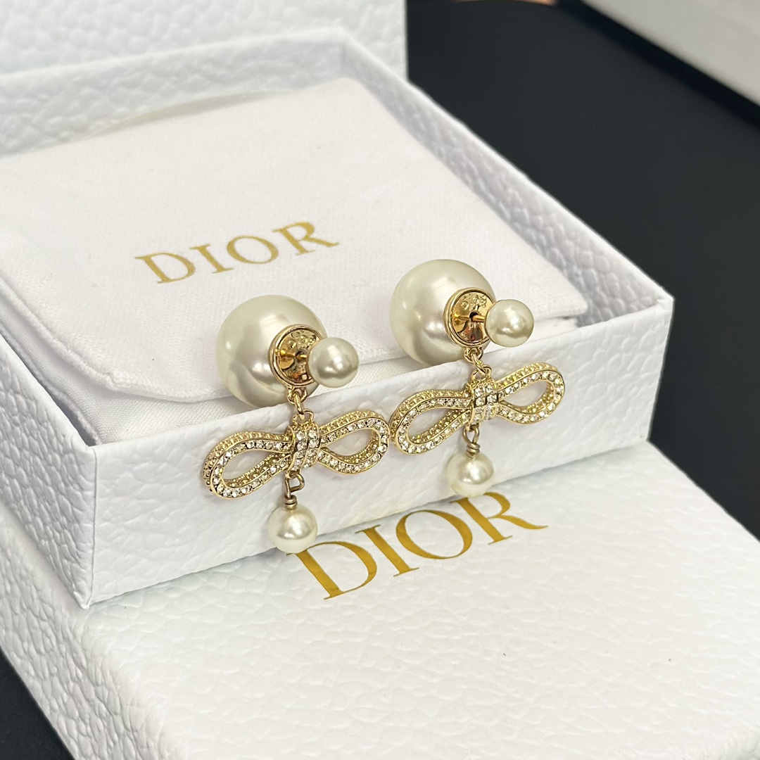 Dior Bow Pearl Earrings - Original Replica Club