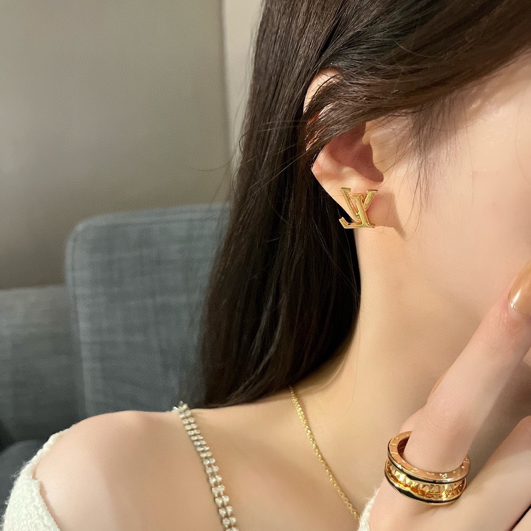 Louis Vuitton Letter Minimalist Stud Earrings - Original Replica Club