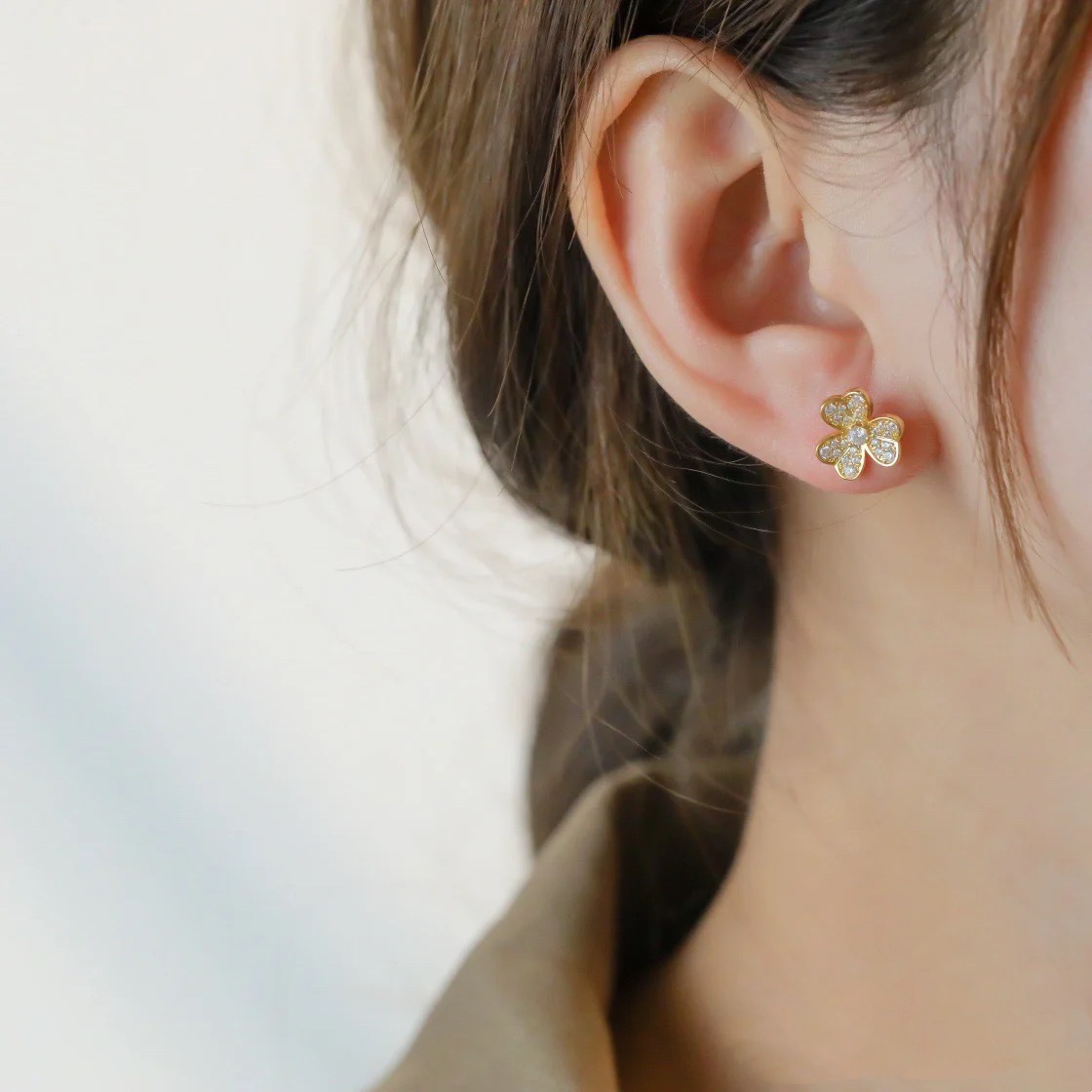 VCA Stud Frivole Earrings - Original Replica Club